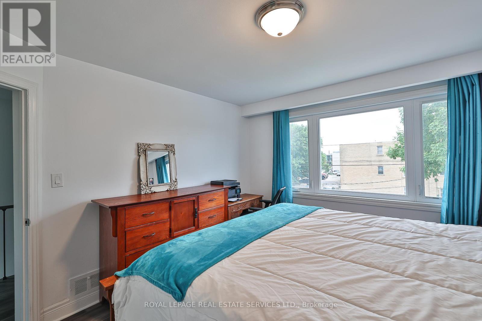 












224 OVERBROOK PLACE

,
Toronto,




Ontario
M3H4R6

