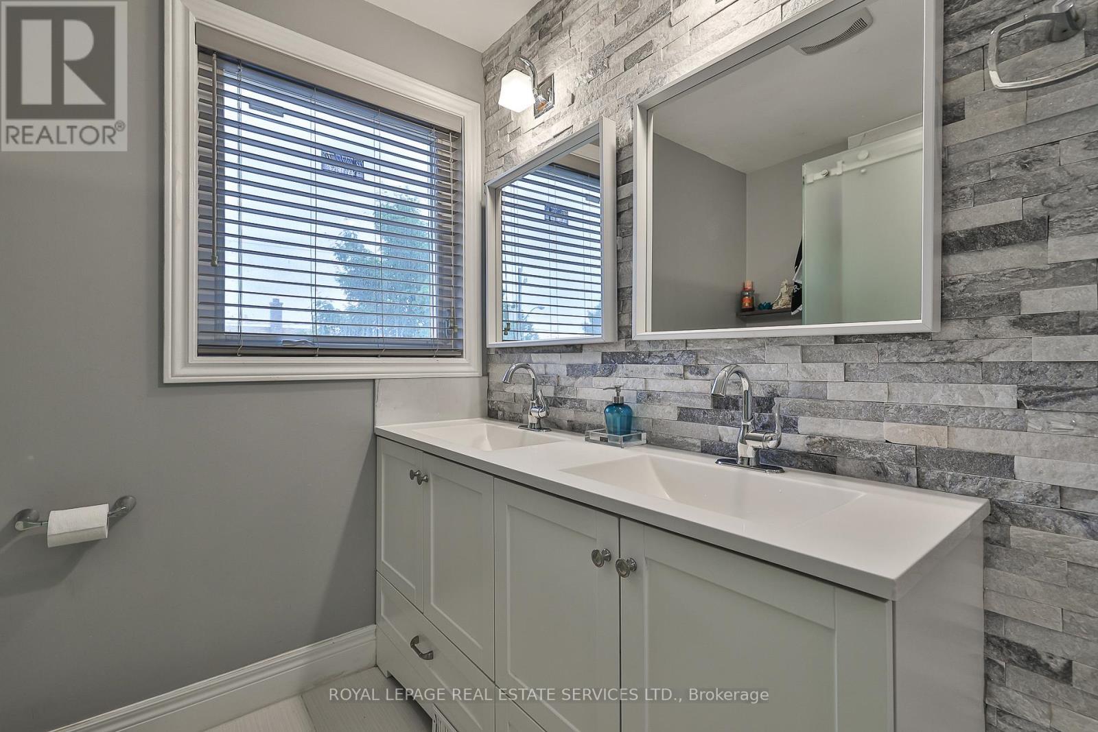 












224 OVERBROOK PLACE

,
Toronto,




Ontario
M3H4R6

