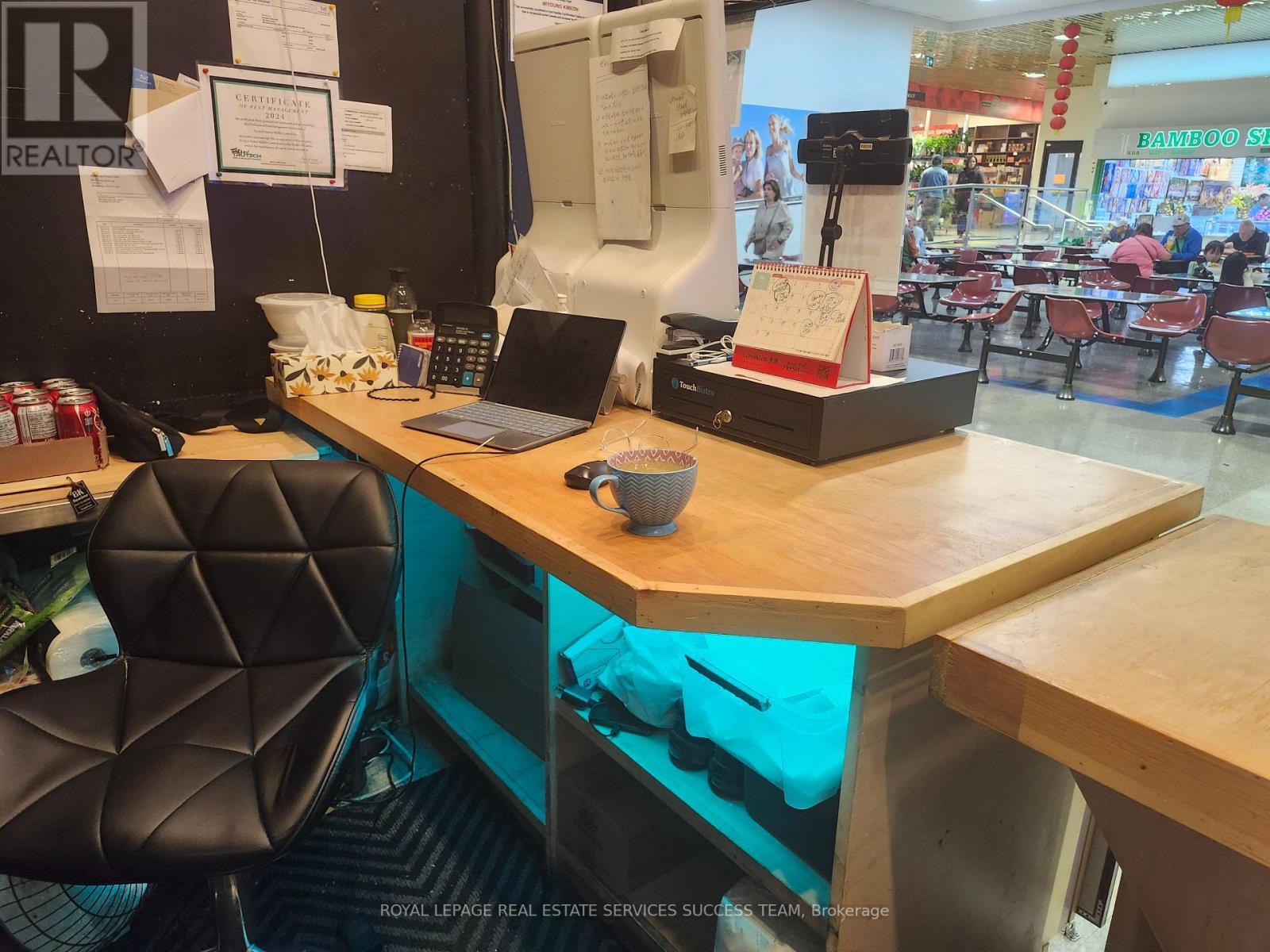 












F4 - 888 DUNDAS STREET E

,
Mississauga,




Ontario
L4Y4G6

