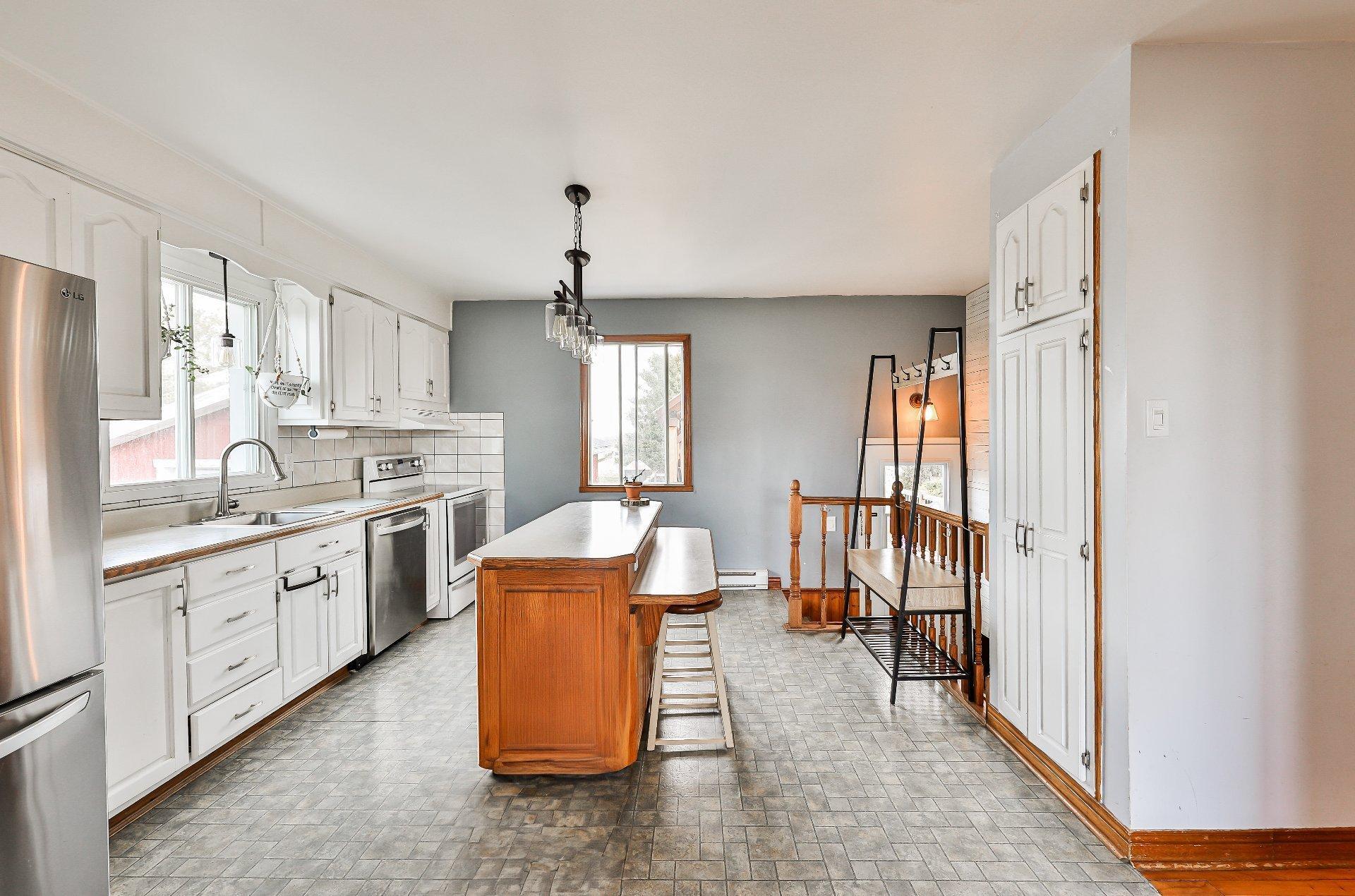 









954


Boul. Arthur-Sauvé

,
Saint-Eustache,




QC
J7P2B3

