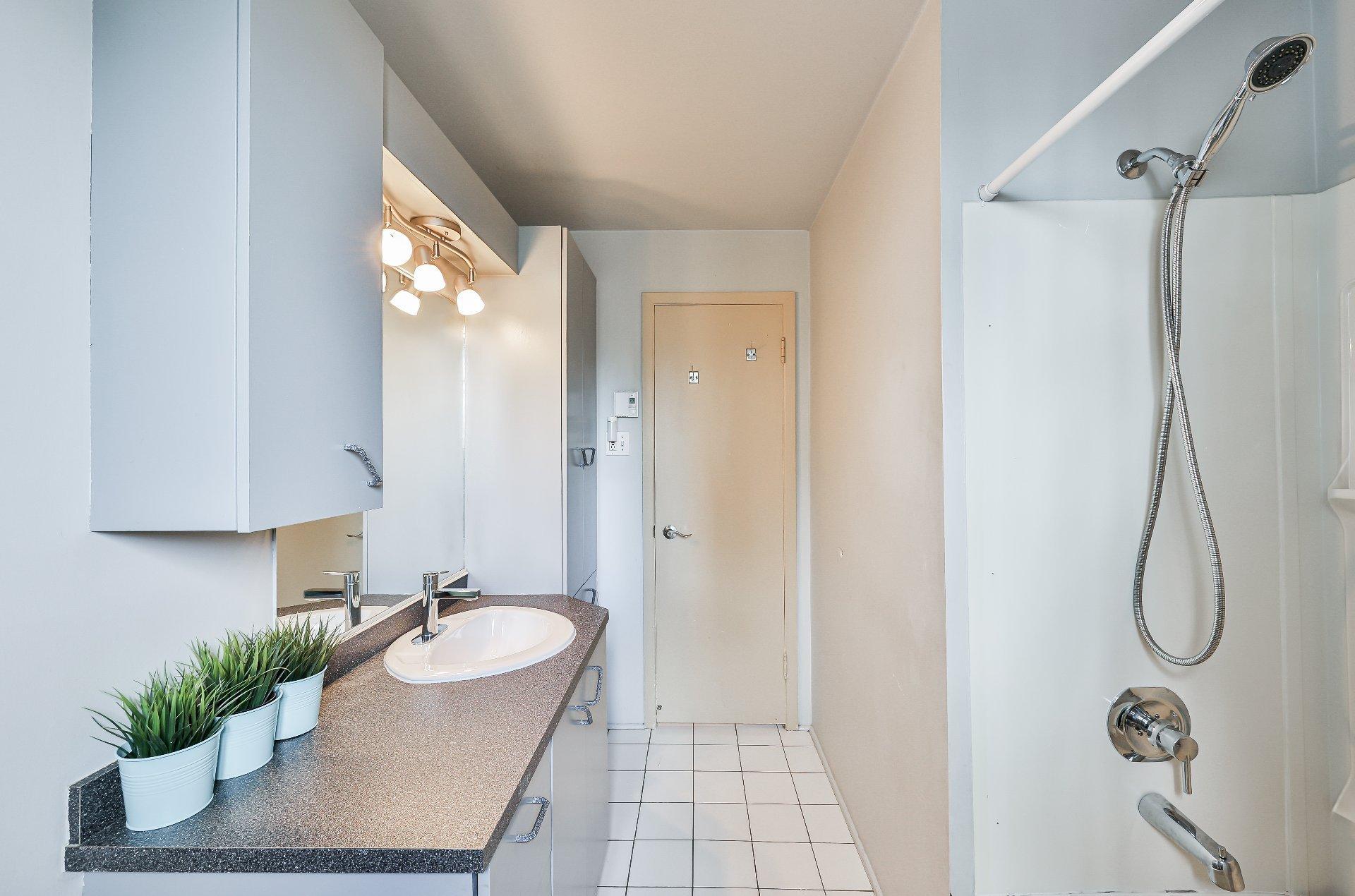 









954


Boul. Arthur-Sauvé

,
Saint-Eustache,




QC
J7P2B3

