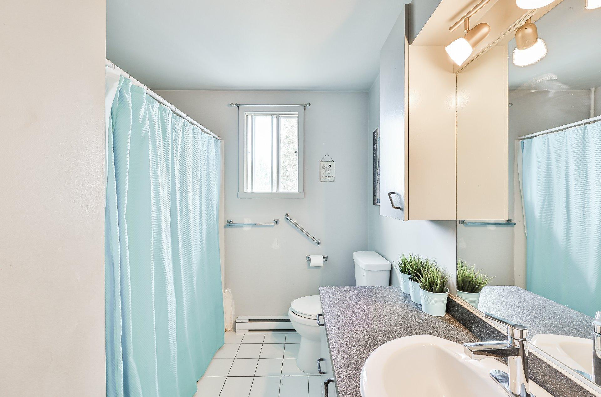 









954


Boul. Arthur-Sauvé

,
Saint-Eustache,




QC
J7P2B3

