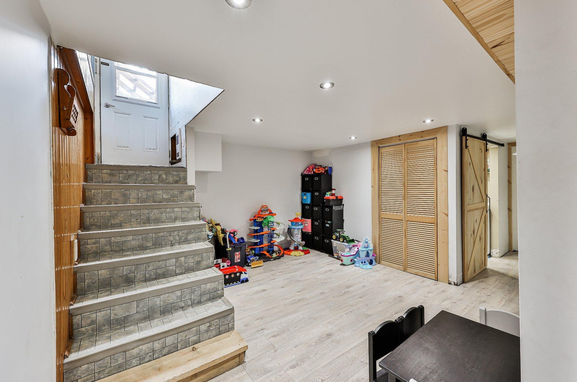 









954


Boul. Arthur-Sauvé

,
Saint-Eustache,




QC
J7P2B3

