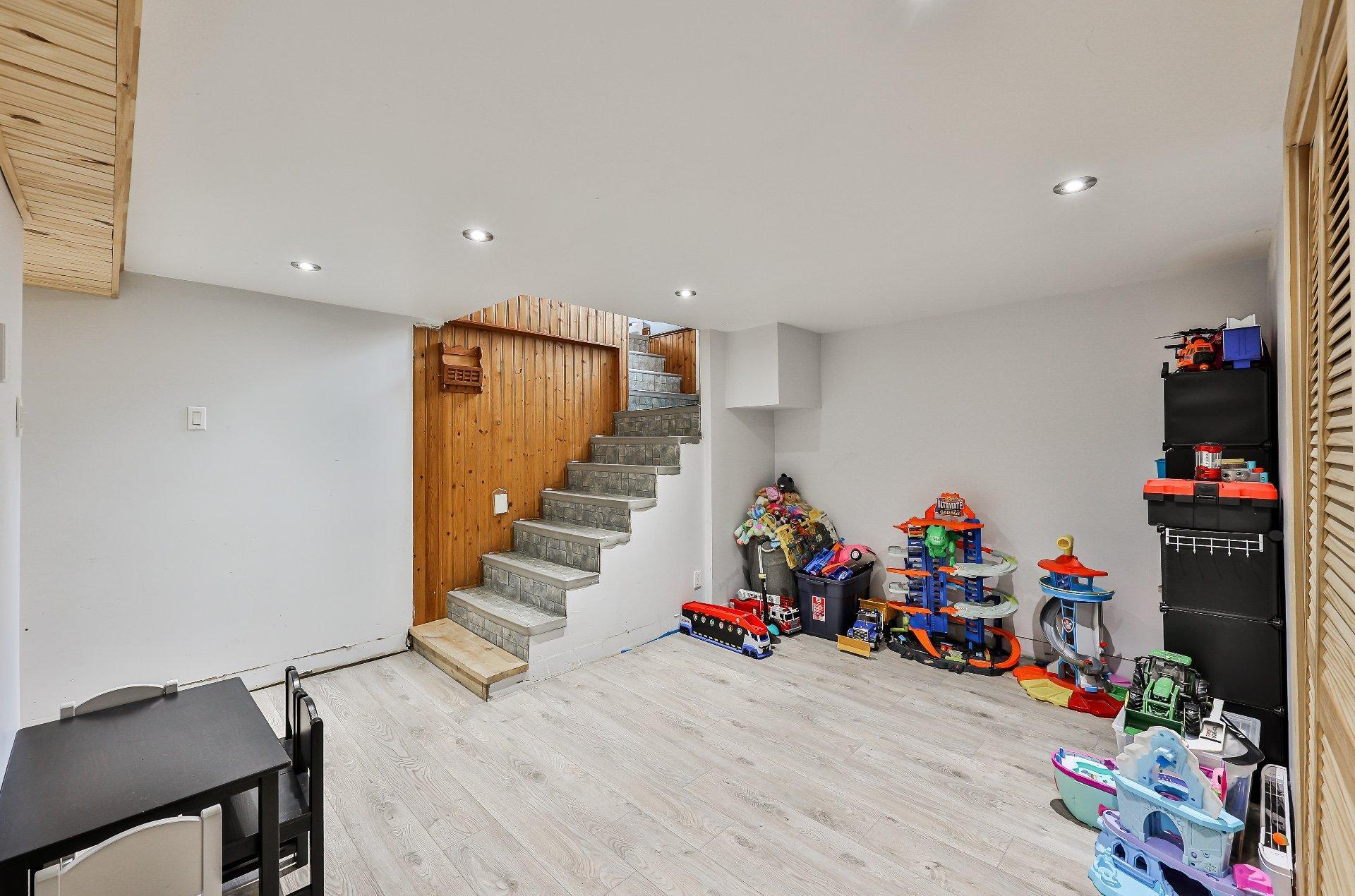 









954


Boul. Arthur-Sauvé

,
Saint-Eustache,




QC
J7P2B3

