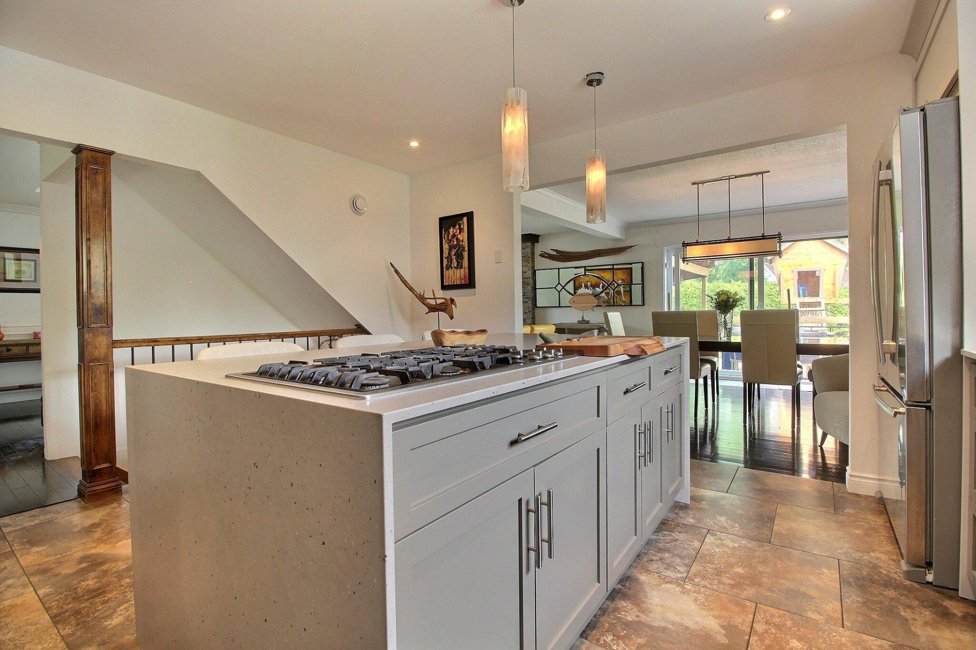 









595


Rue Larose

,
Magog,




QC
J1X4L3

