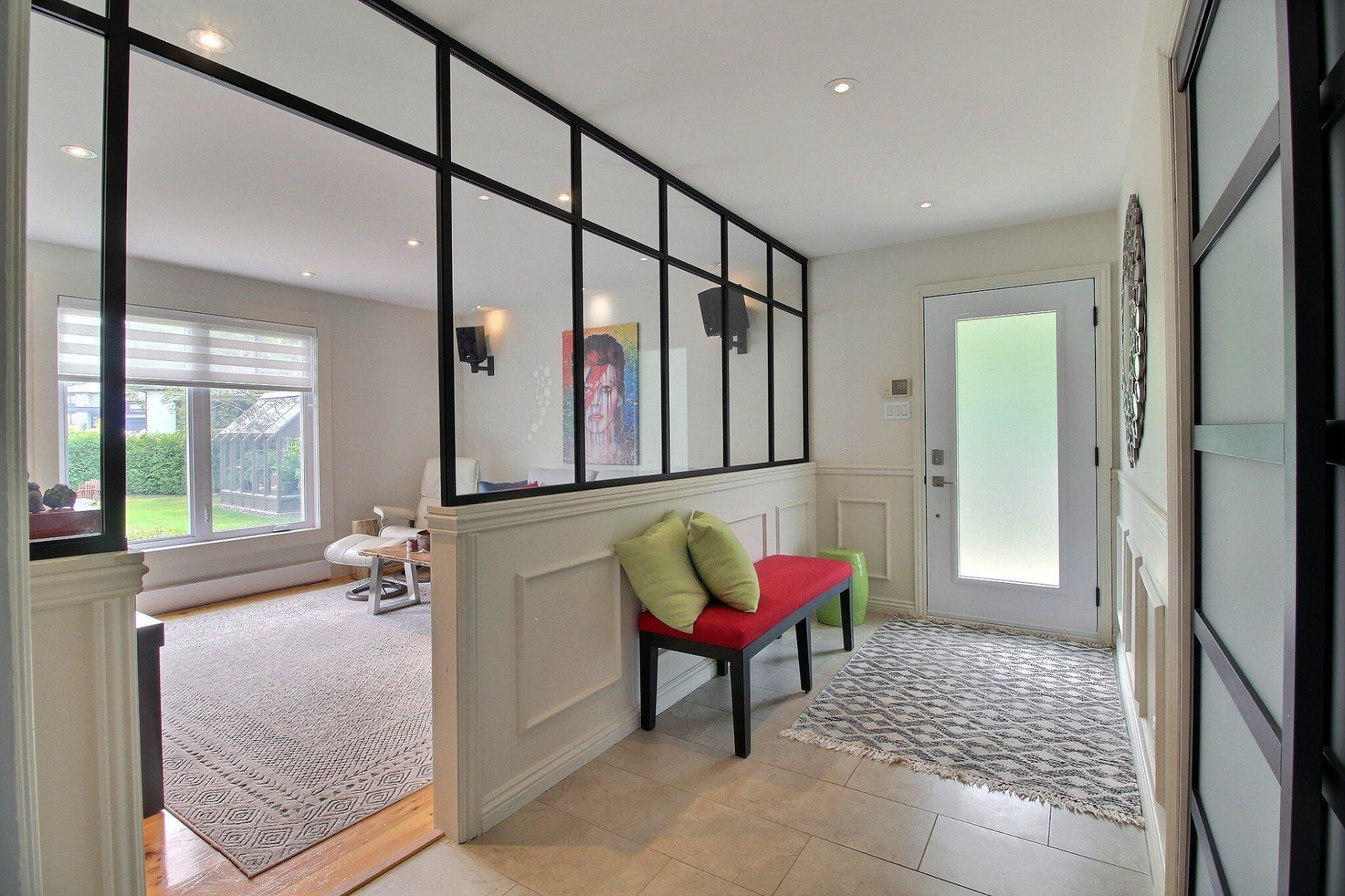 









595


Rue Larose

,
Magog,




QC
J1X4L3

