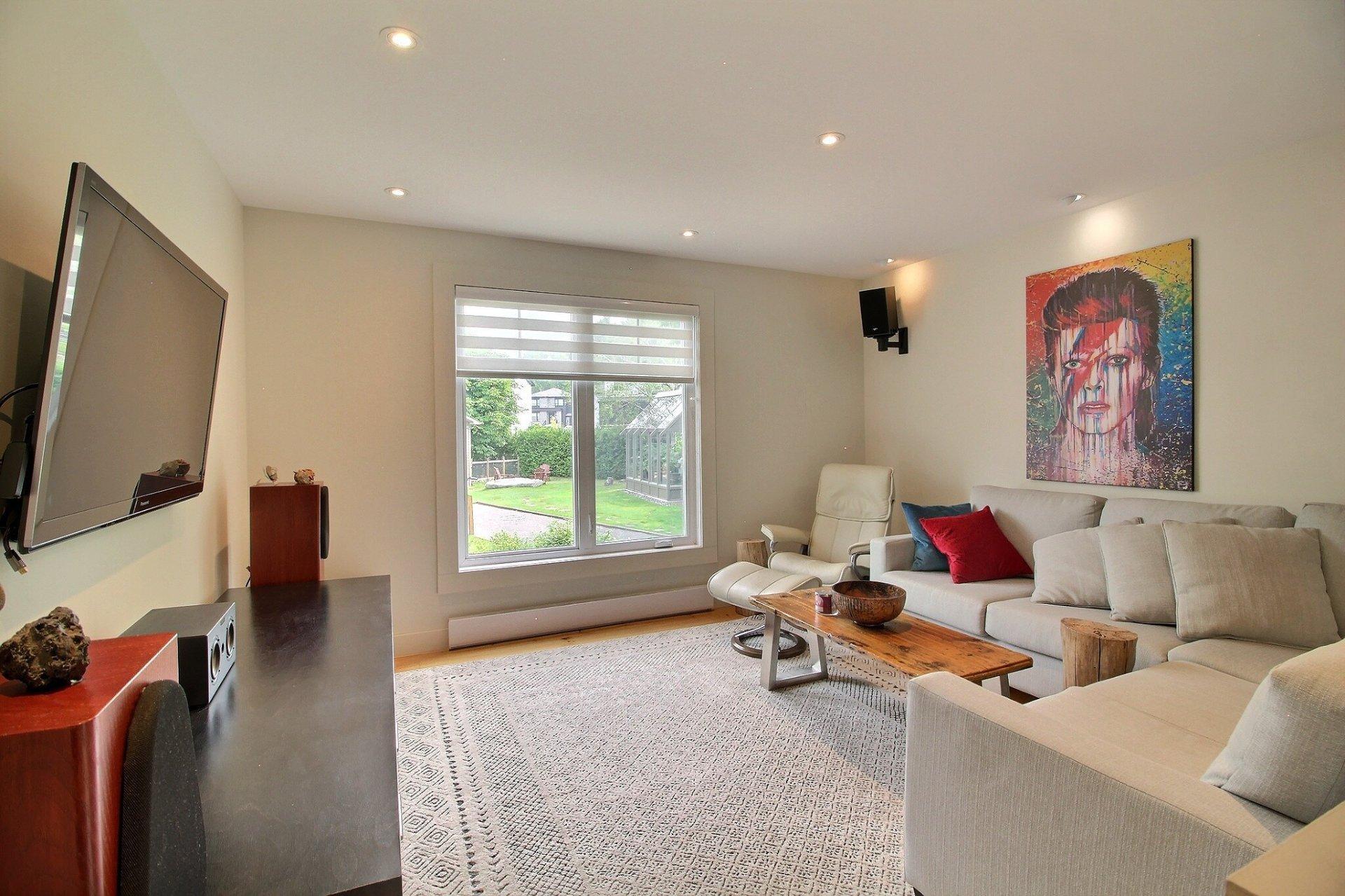 









595


Rue Larose

,
Magog,




QC
J1X4L3

