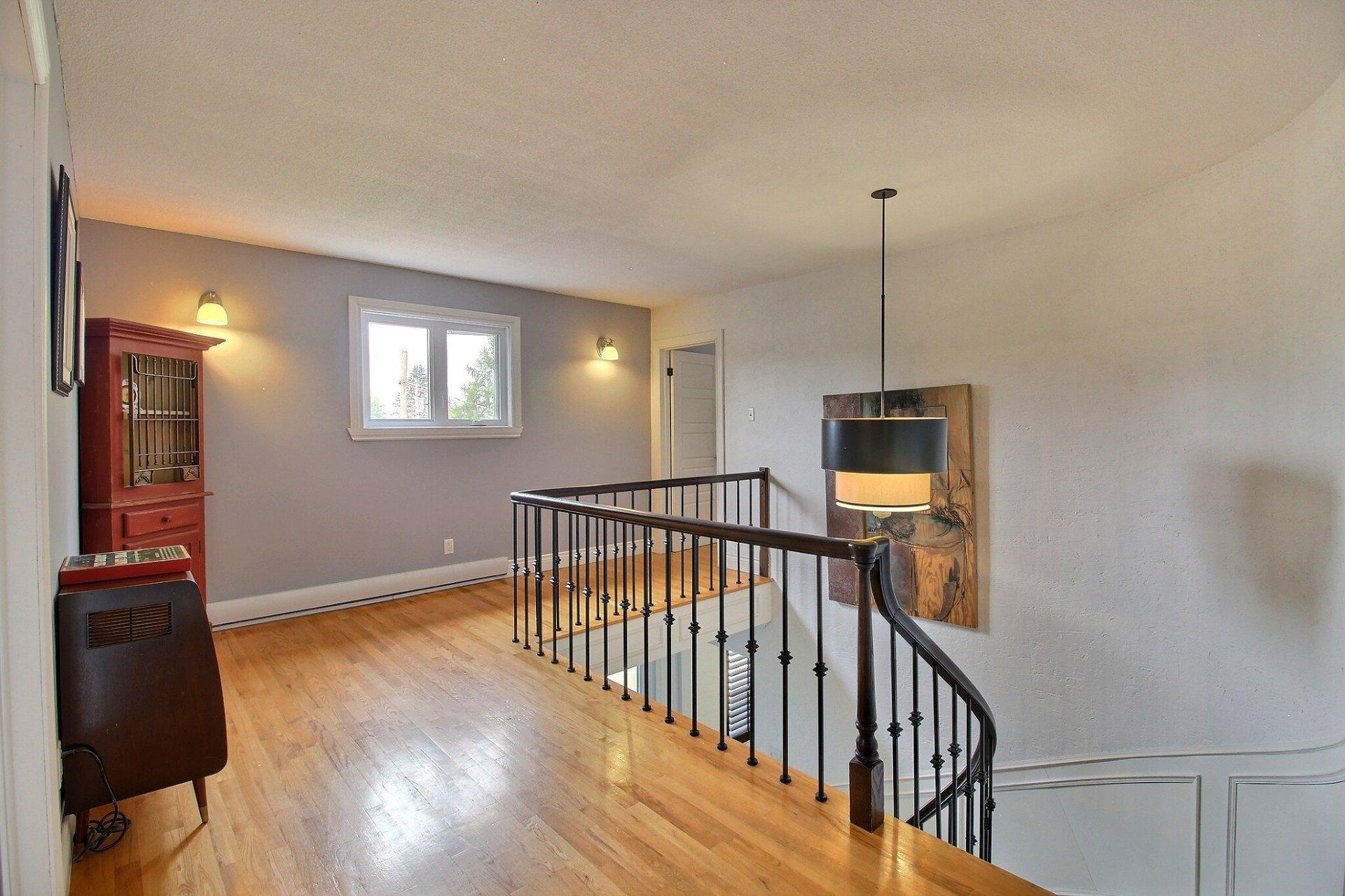 









595


Rue Larose

,
Magog,




QC
J1X4L3

