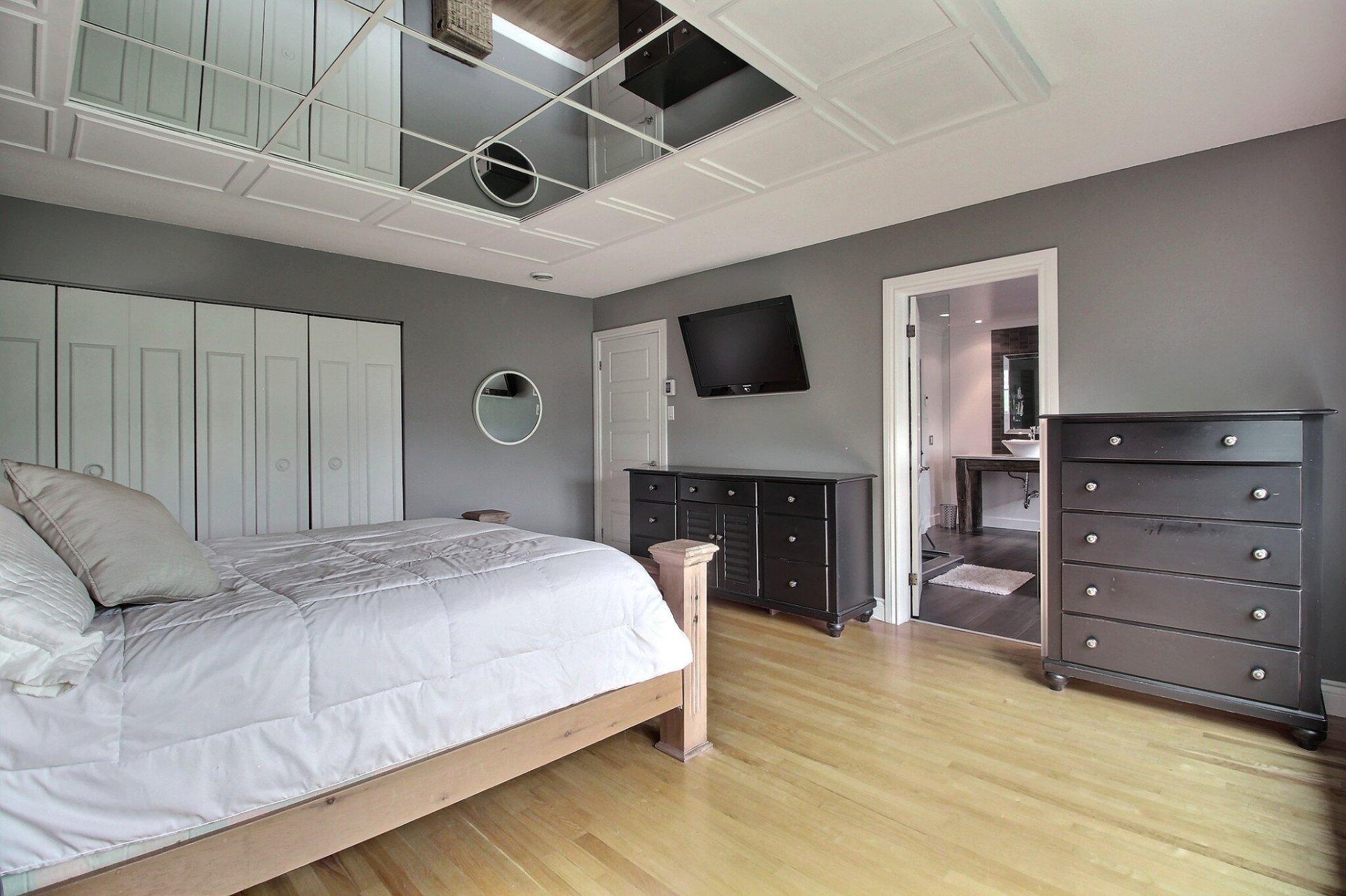 









595


Rue Larose

,
Magog,




QC
J1X4L3

