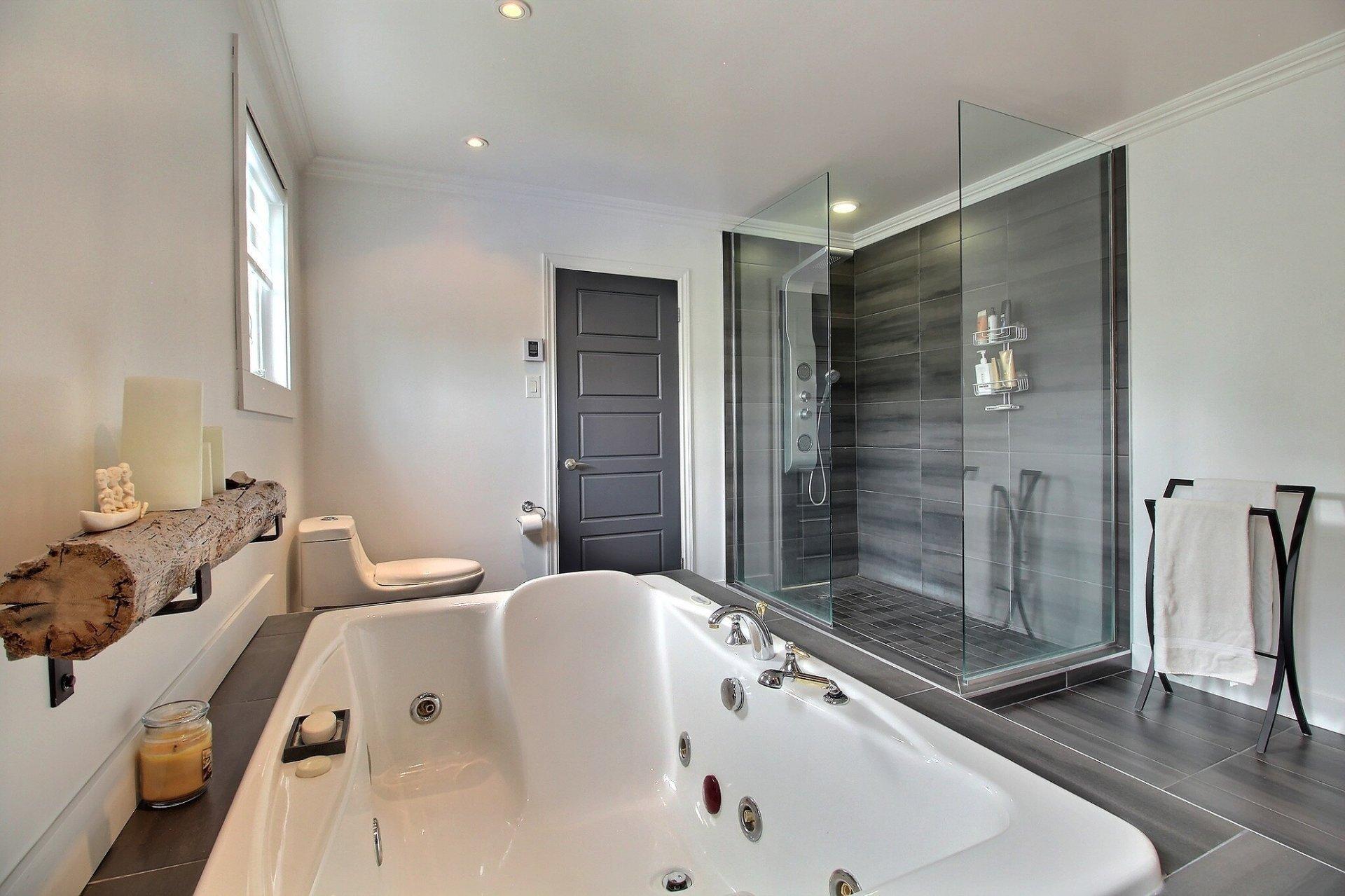 









595


Rue Larose

,
Magog,




QC
J1X4L3

