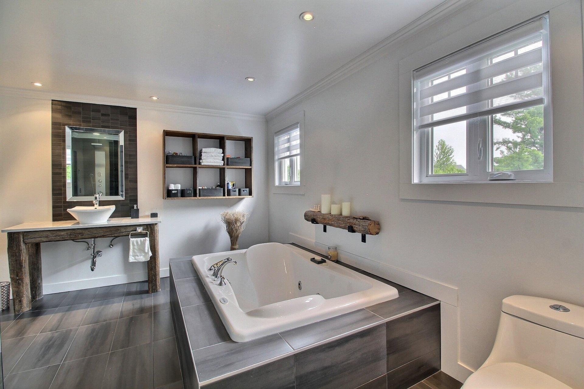 









595


Rue Larose

,
Magog,




QC
J1X4L3

