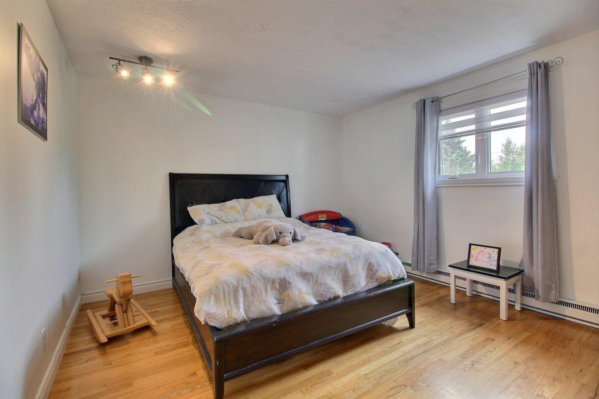 









595


Rue Larose

,
Magog,




QC
J1X4L3

