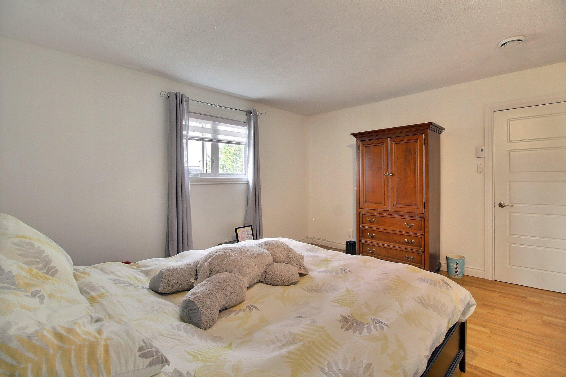 









595


Rue Larose

,
Magog,




QC
J1X4L3

