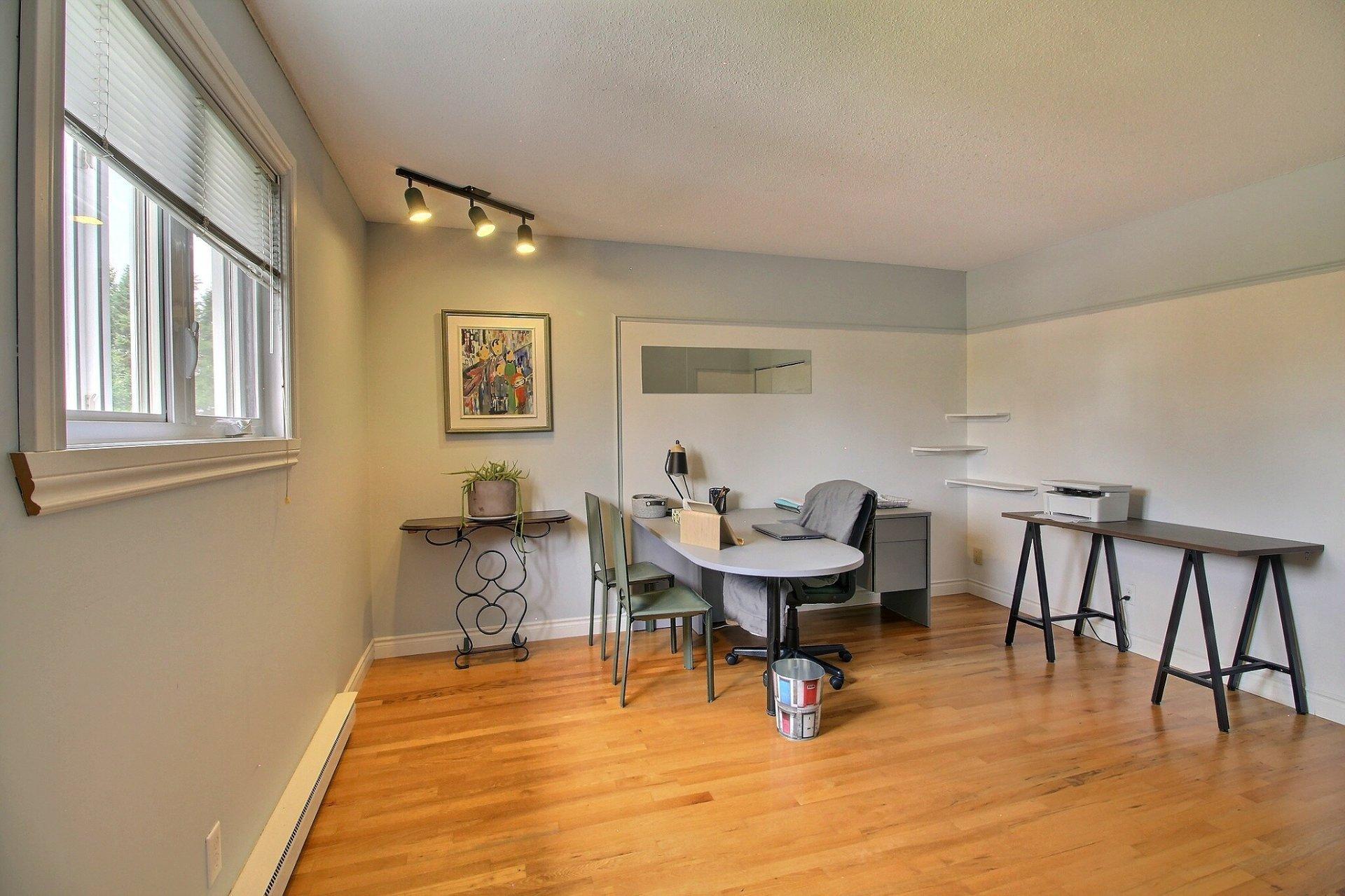 









595


Rue Larose

,
Magog,




QC
J1X4L3


