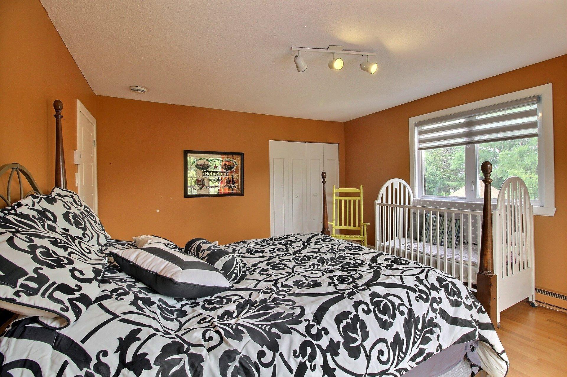 









595


Rue Larose

,
Magog,




QC
J1X4L3


