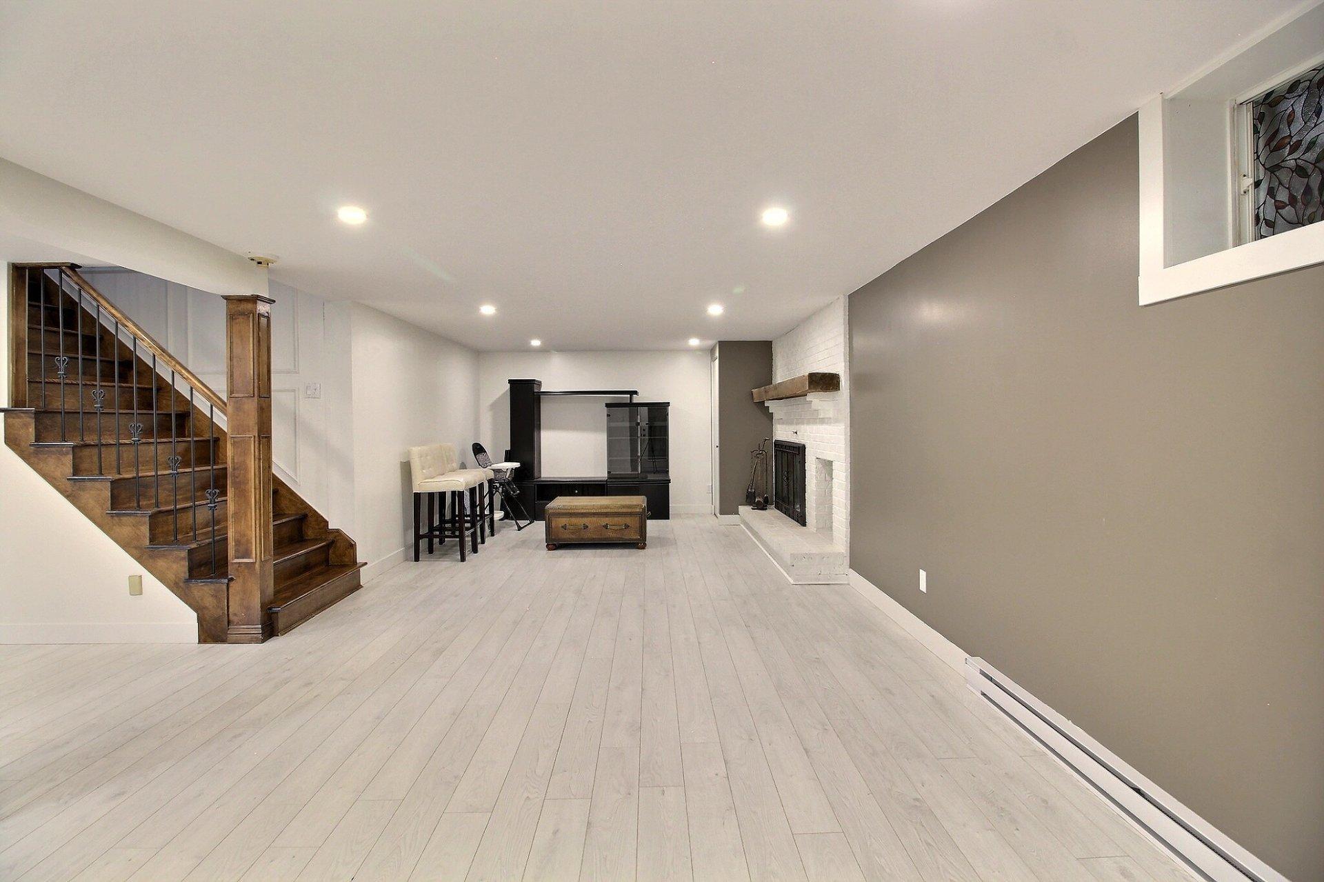 









595


Rue Larose

,
Magog,




QC
J1X4L3

