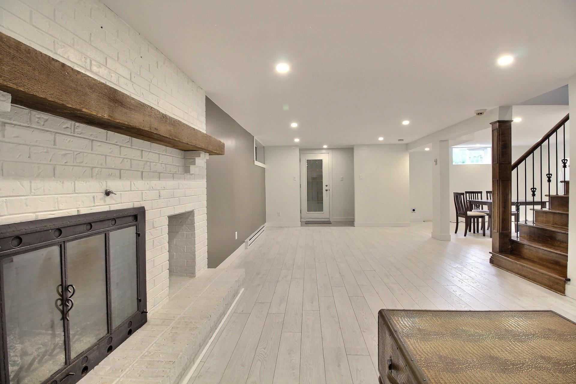 









595


Rue Larose

,
Magog,




QC
J1X4L3

