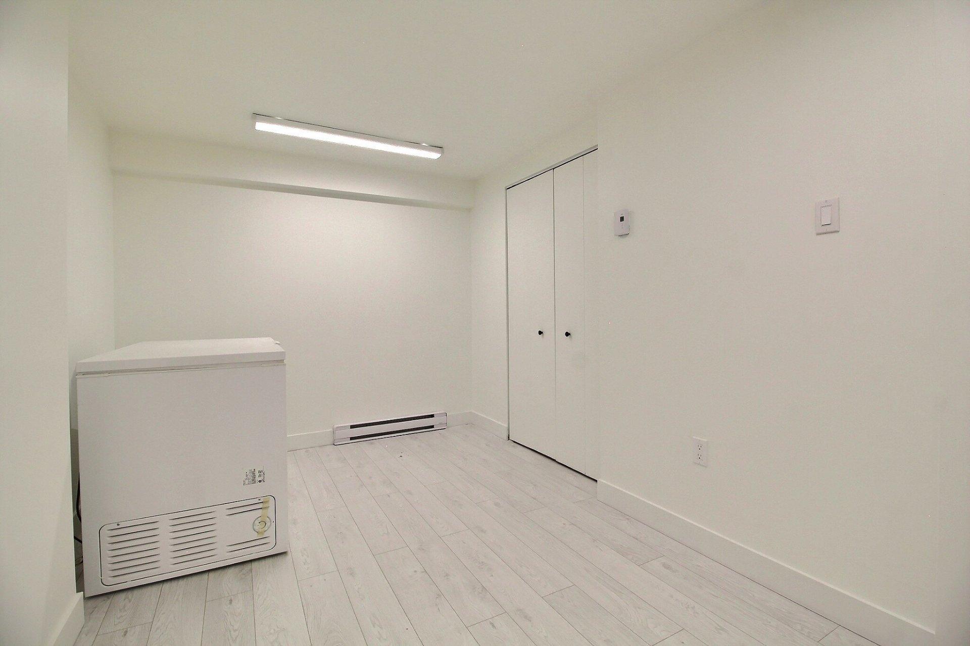 









595


Rue Larose

,
Magog,




QC
J1X4L3

