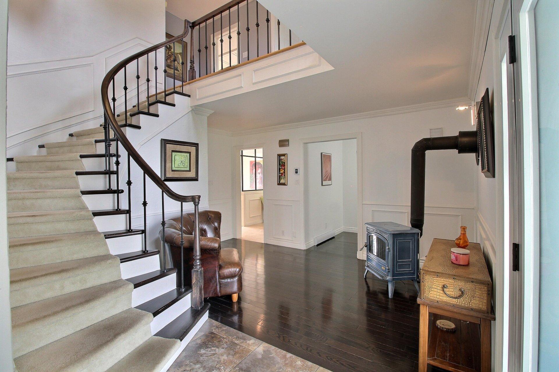 









595


Rue Larose

,
Magog,




QC
J1X4L3

