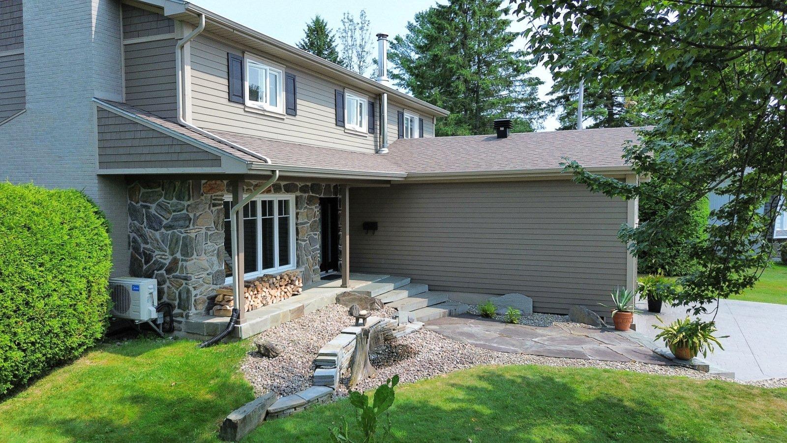 









595


Rue Larose

,
Magog,




QC
J1X4L3

