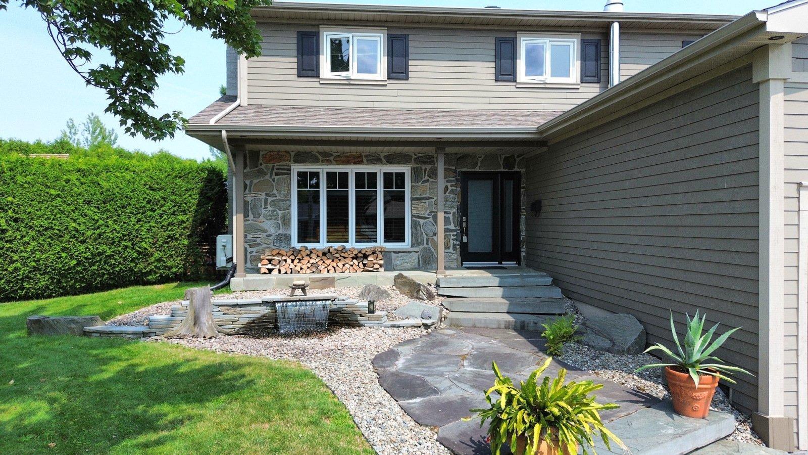 









595


Rue Larose

,
Magog,




QC
J1X4L3

