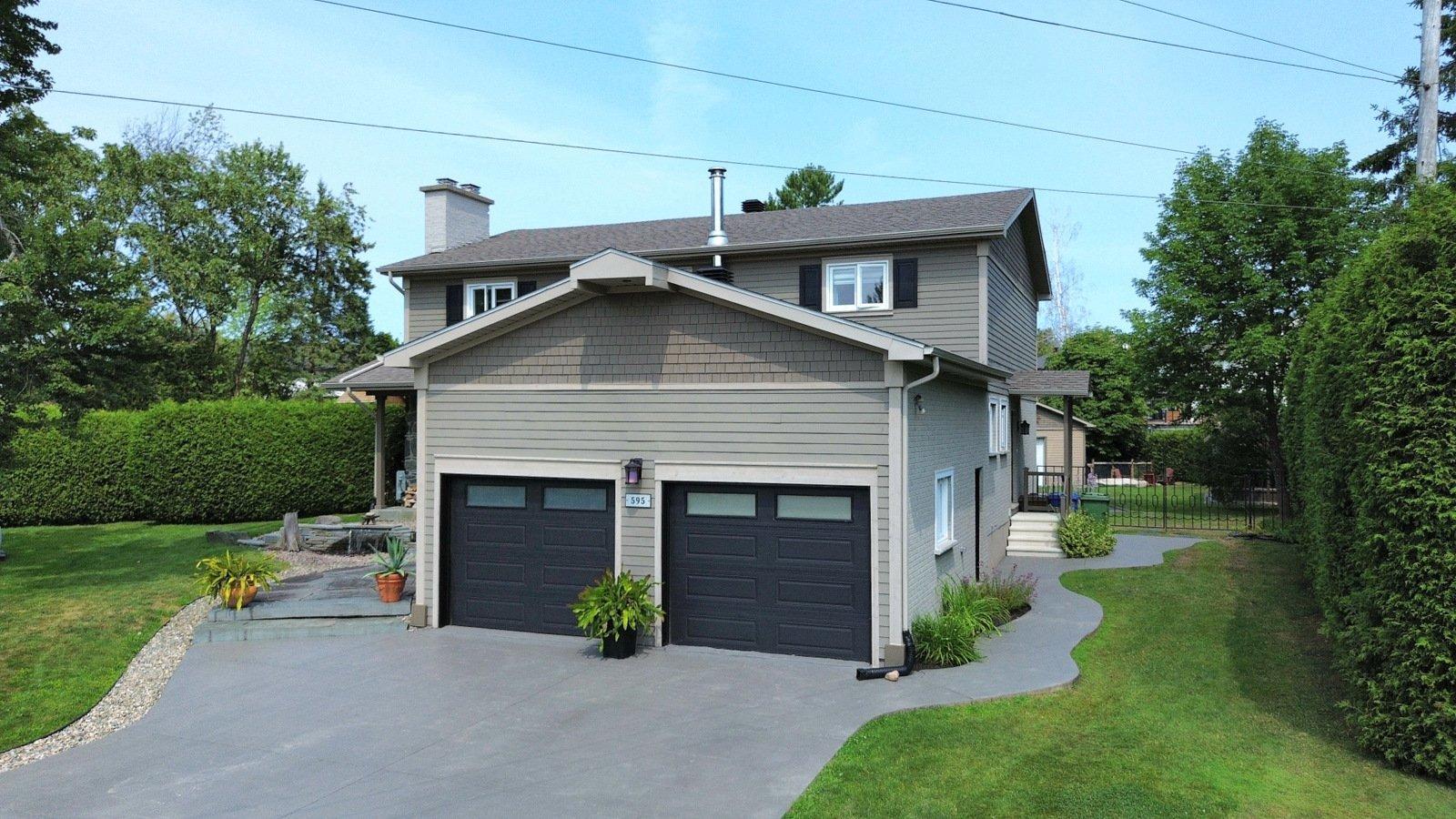 









595


Rue Larose

,
Magog,




QC
J1X4L3

