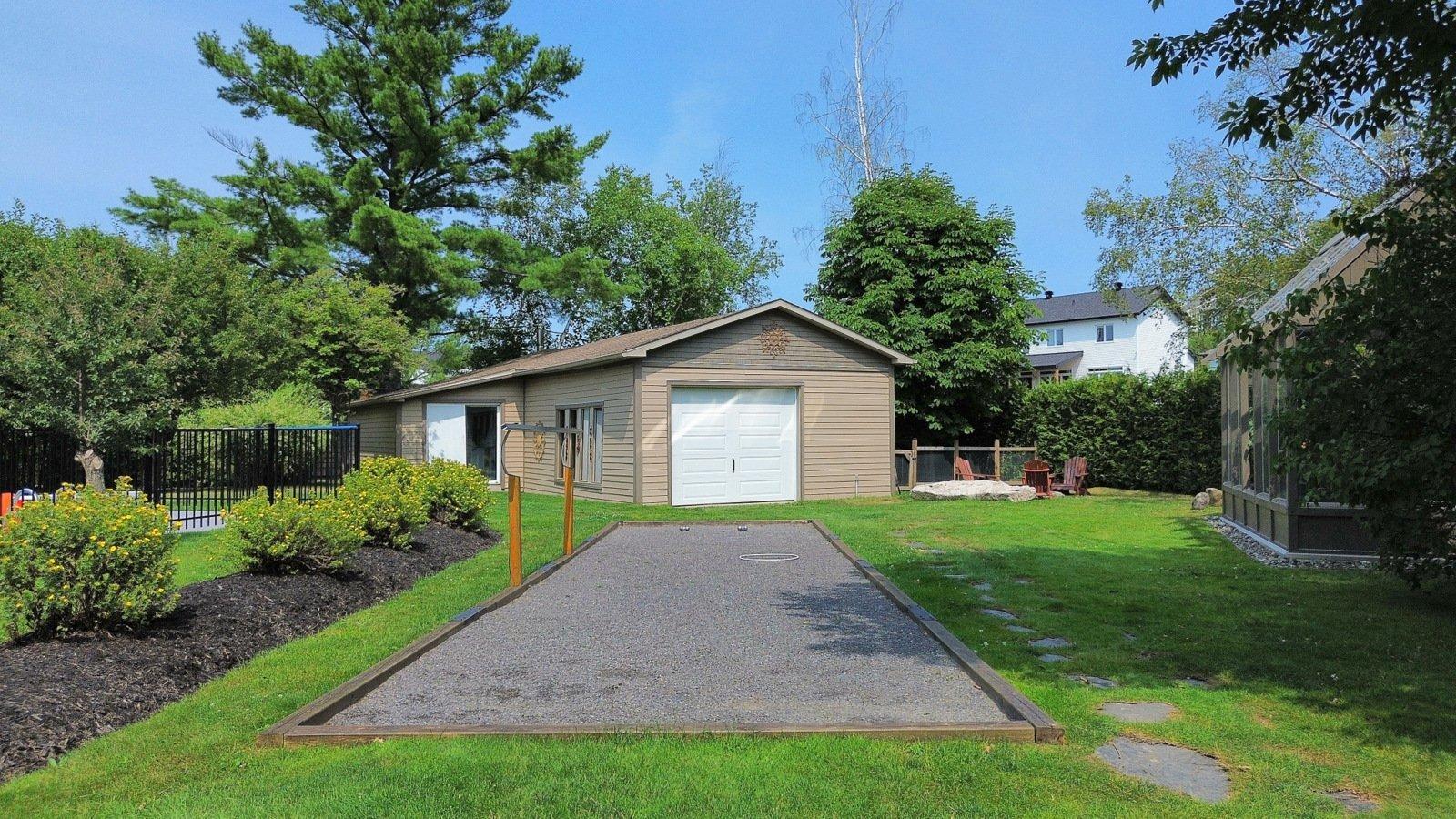 









595


Rue Larose

,
Magog,




QC
J1X4L3

