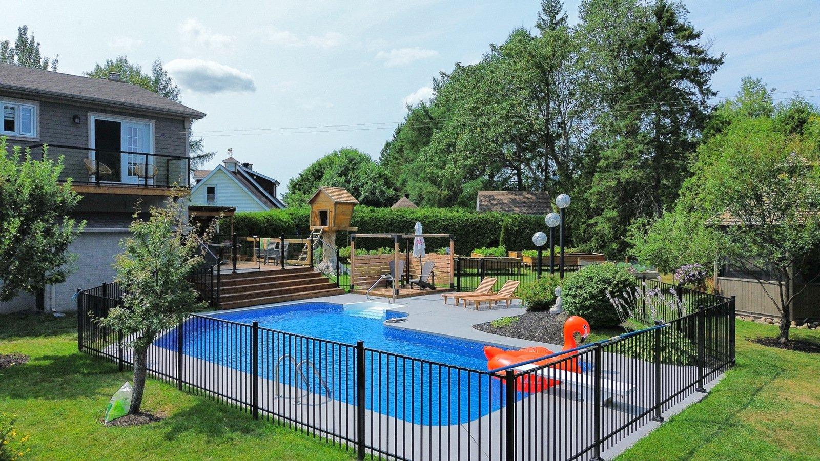 









595


Rue Larose

,
Magog,




QC
J1X4L3

