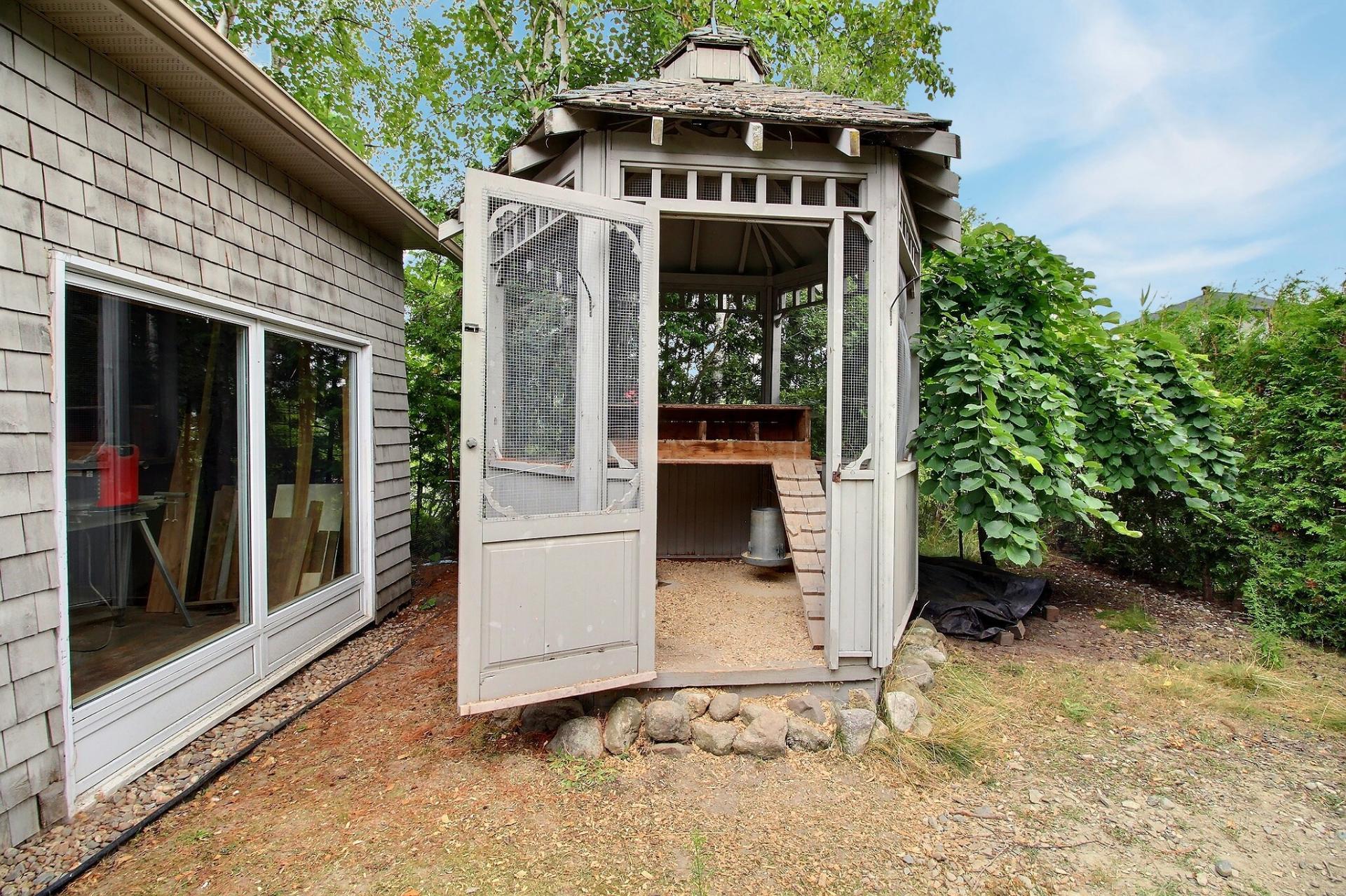 









595


Rue Larose

,
Magog,




QC
J1X4L3


