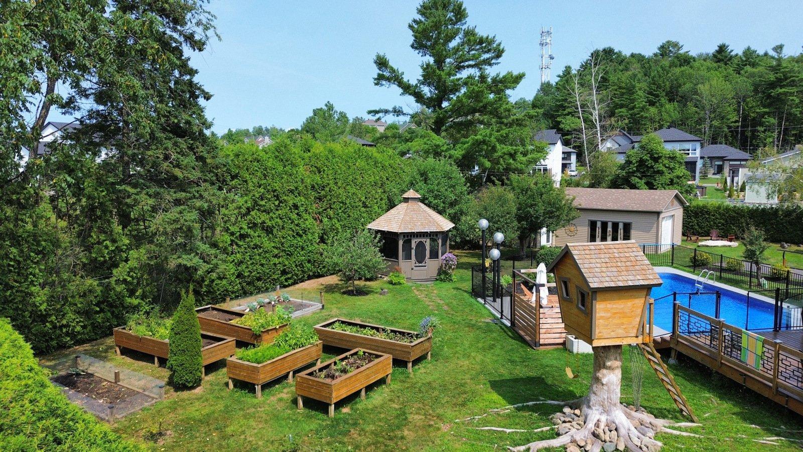 









595


Rue Larose

,
Magog,




QC
J1X4L3

