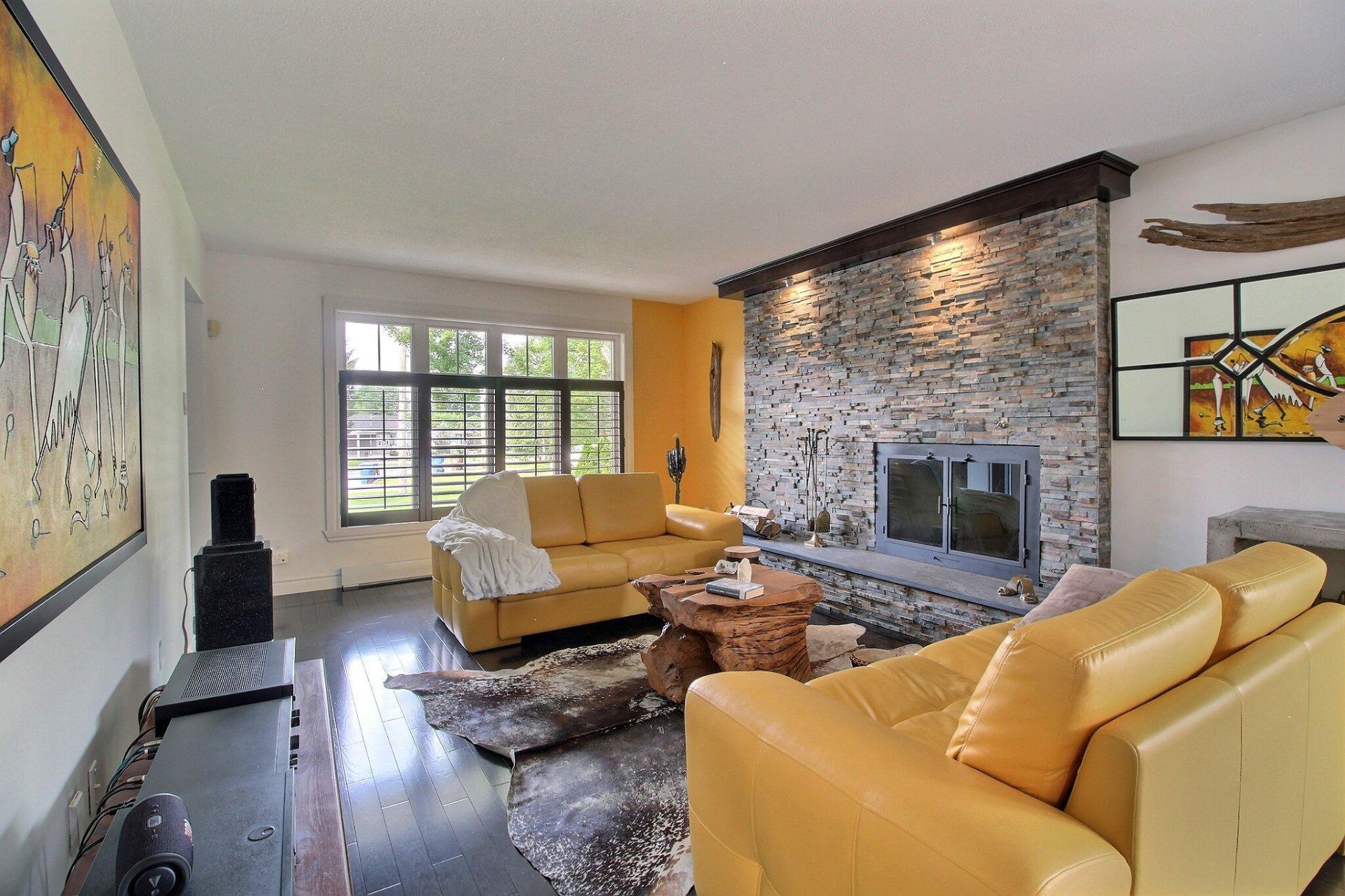 









595


Rue Larose

,
Magog,




QC
J1X4L3

