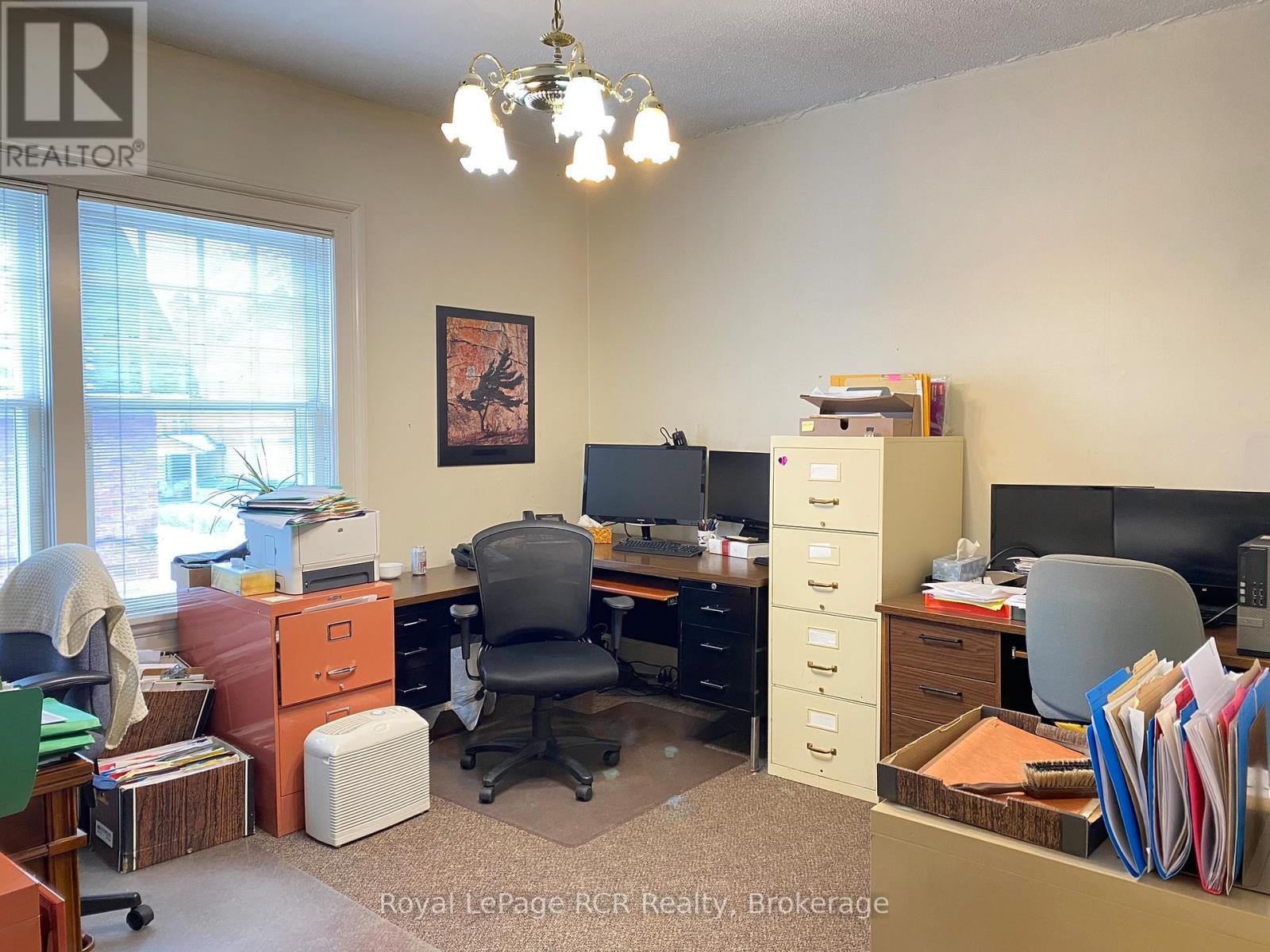 












912 2ND AVENUE W

,
Owen Sound,




Ontario
N4K4M7

