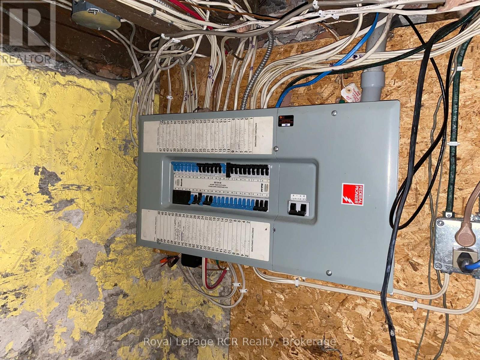 












912 2ND AVENUE W

,
Owen Sound,




Ontario
N4K4M7

