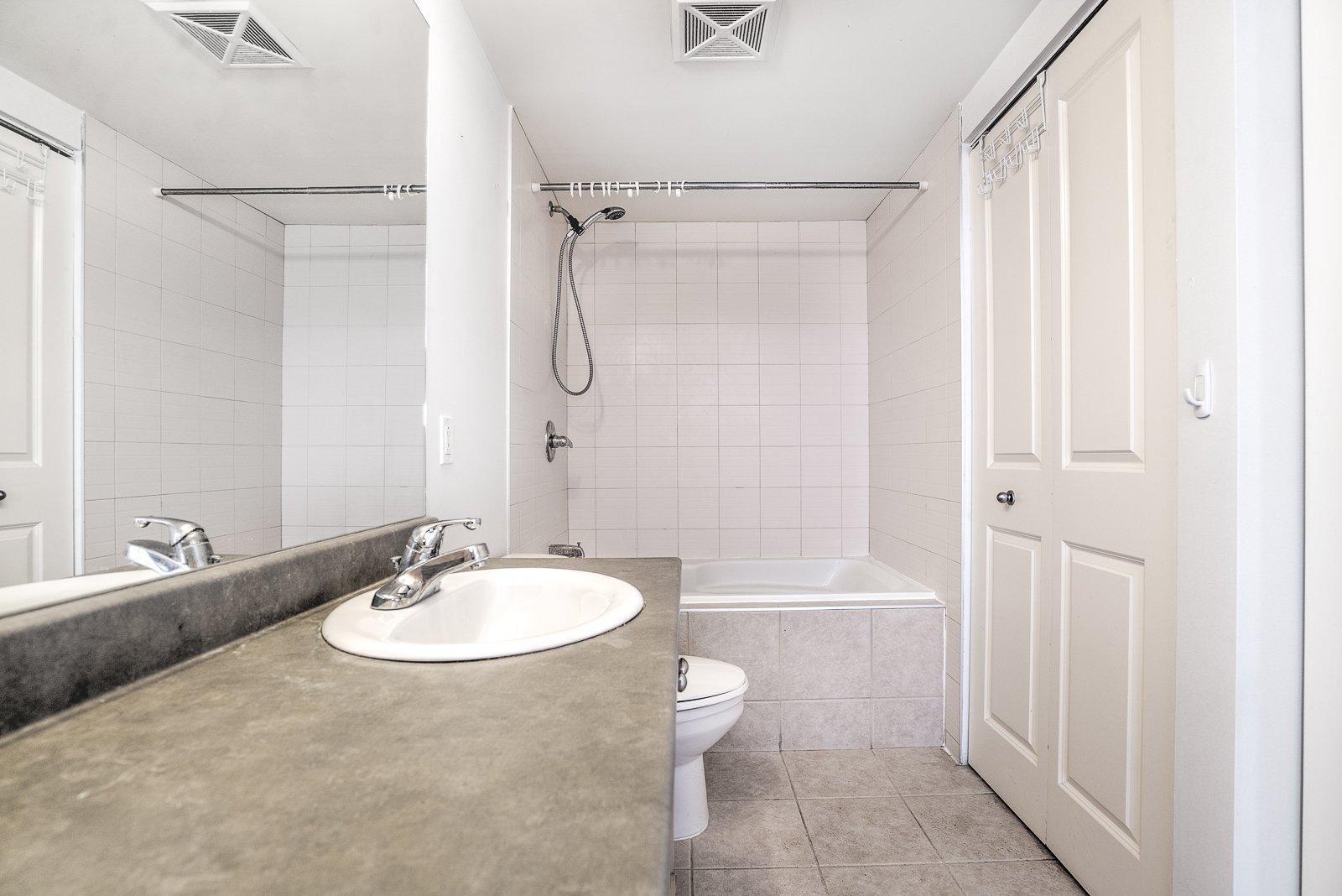 









1200


Rue St-Jacques

, 1303,
Montréal (Ville-Marie),




QC
H3C0E9

