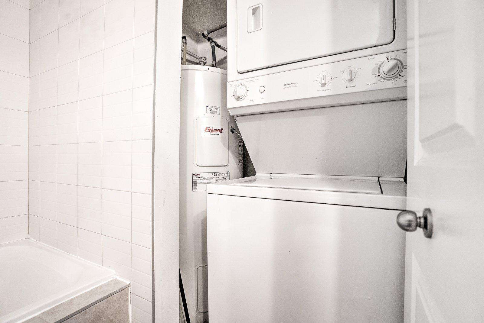 









1200


Rue St-Jacques

, 1303,
Montréal (Ville-Marie),




QC
H3C0E9

