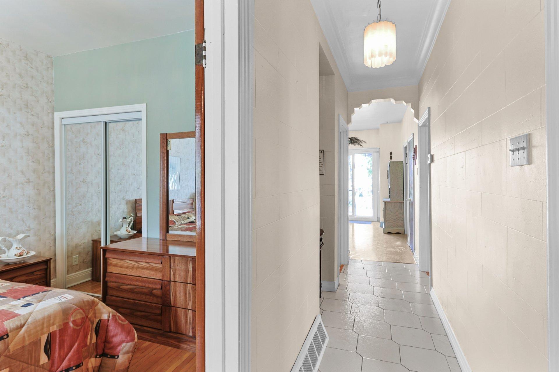 









6981

 - 6983


Rue Briand

,
Montréal (Le Sud-Ouest),




QC
H4E3L7


