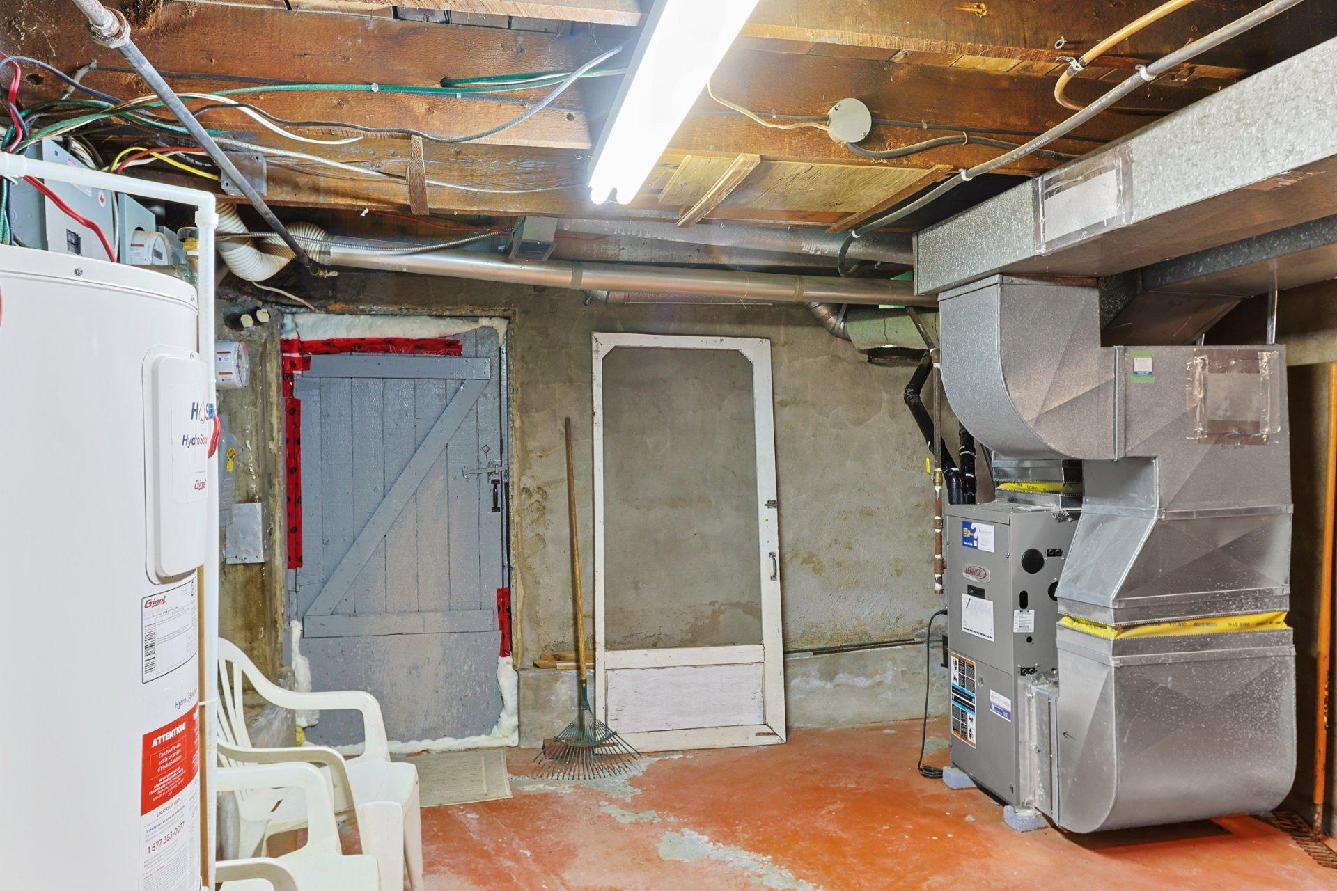 









6981

 - 6983


Rue Briand

,
Montréal (Le Sud-Ouest),




QC
H4E3L7

