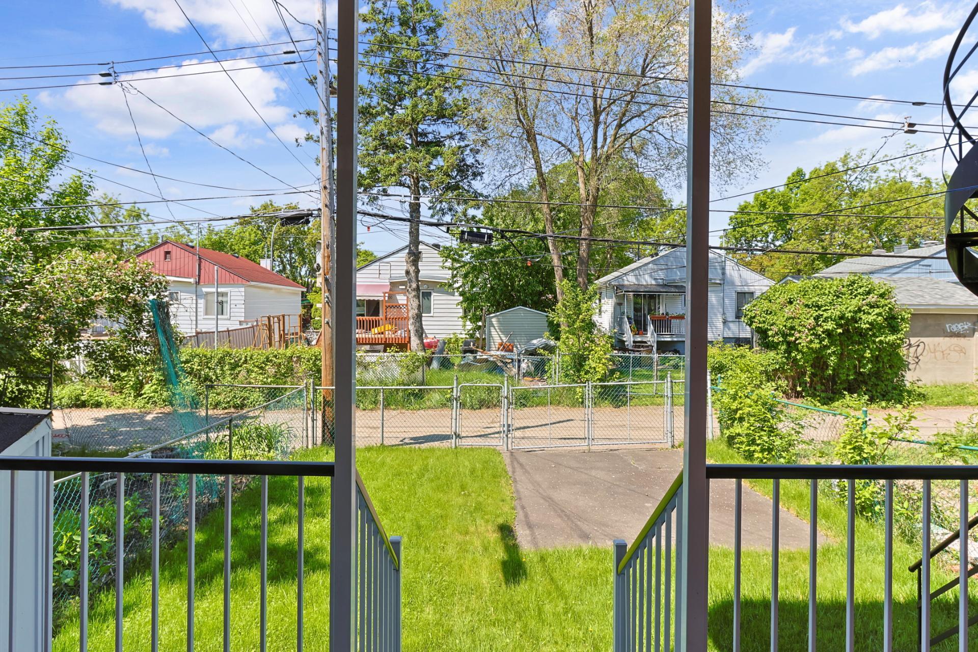 









6981

 - 6983


Rue Briand

,
Montréal (Le Sud-Ouest),




QC
H4E3L7

