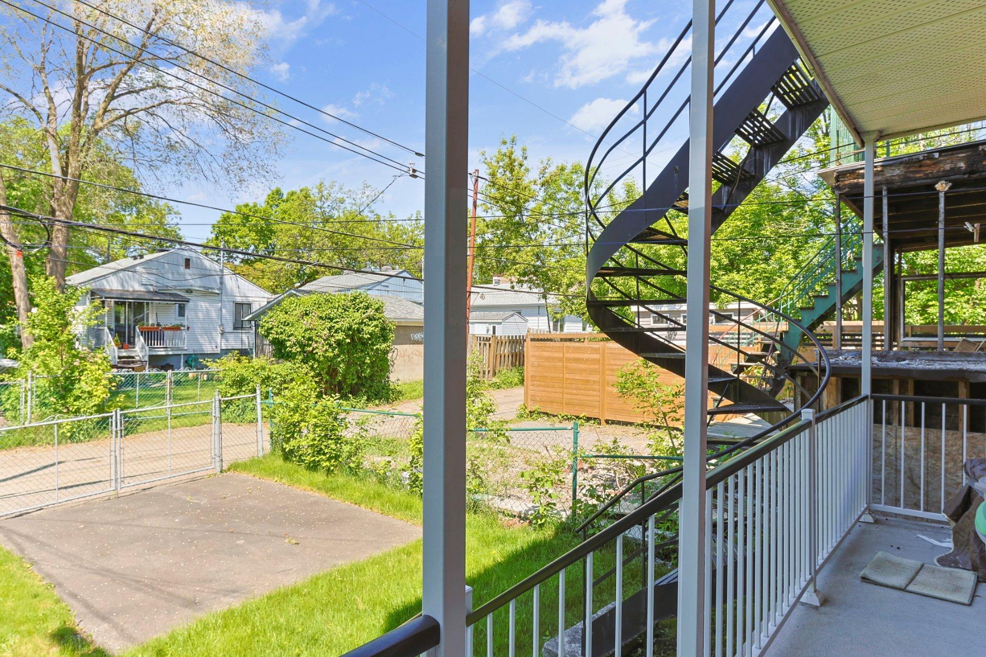 









6981

 - 6983


Rue Briand

,
Montréal (Le Sud-Ouest),




QC
H4E3L7

