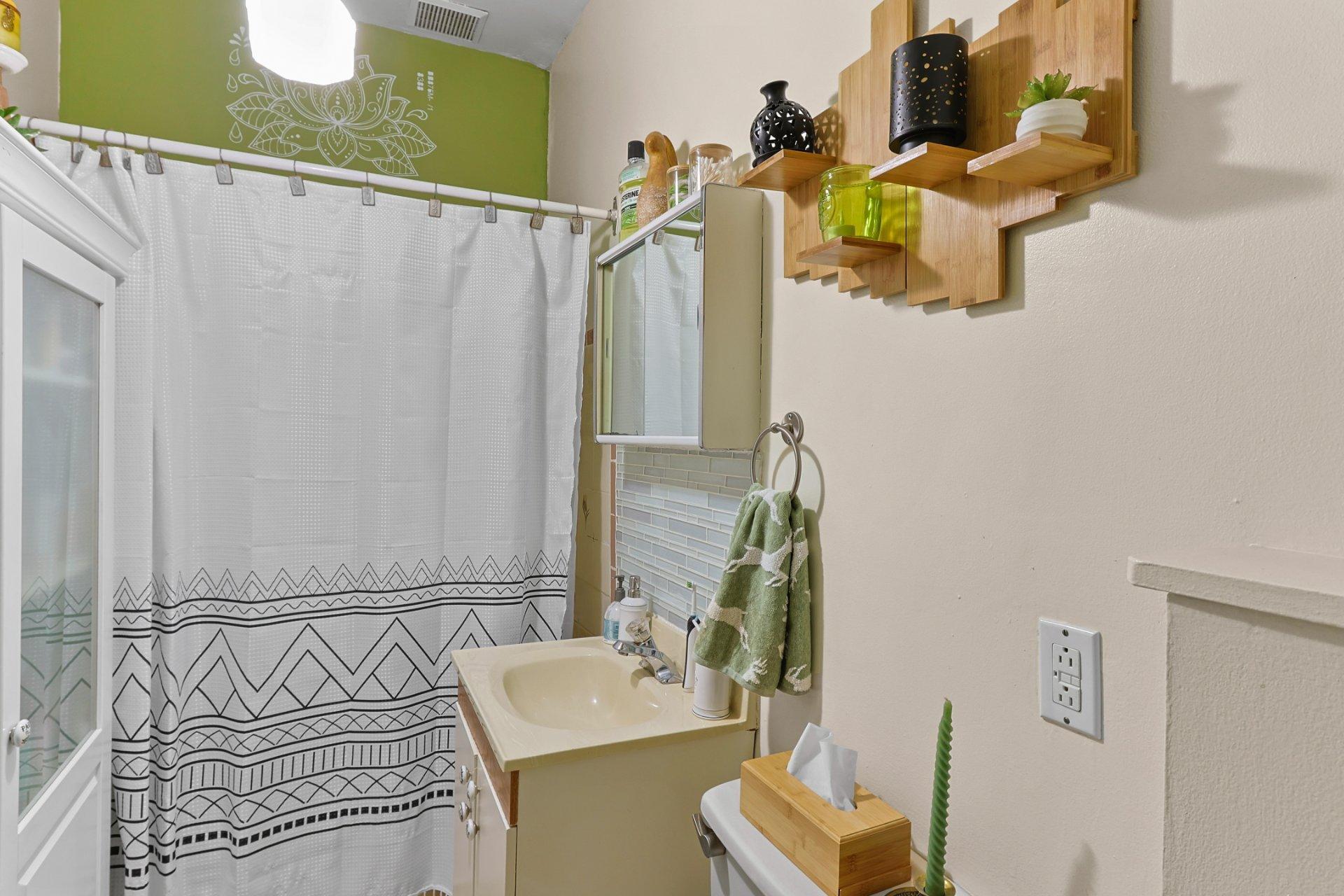 









6981

 - 6983


Rue Briand

,
Montréal (Le Sud-Ouest),




QC
H4E3L7


