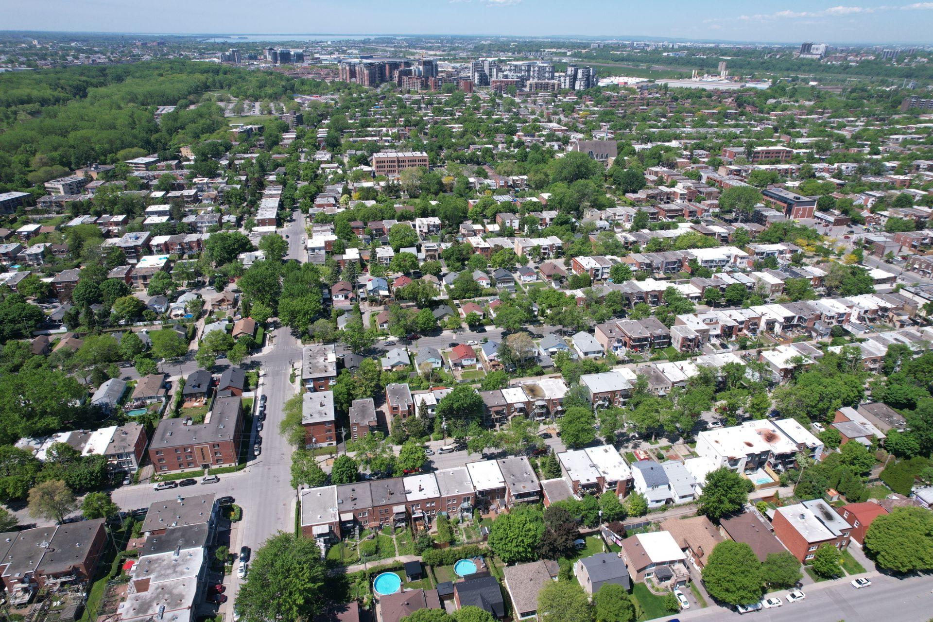 









6981

 - 6983


Rue Briand

,
Montréal (Le Sud-Ouest),




QC
H4E3L7


