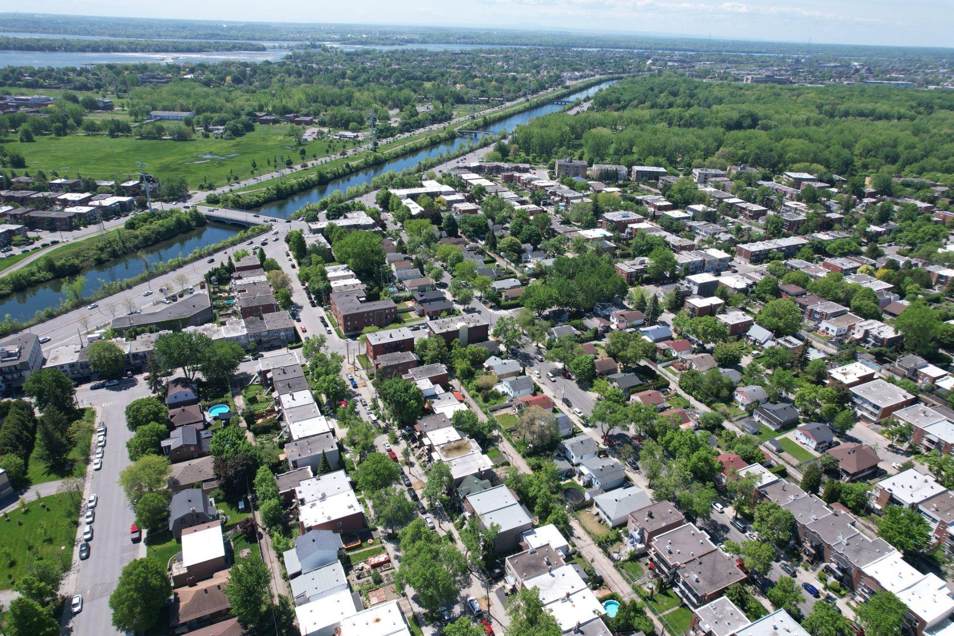 









6981

 - 6983


Rue Briand

,
Montréal (Le Sud-Ouest),




QC
H4E3L7

