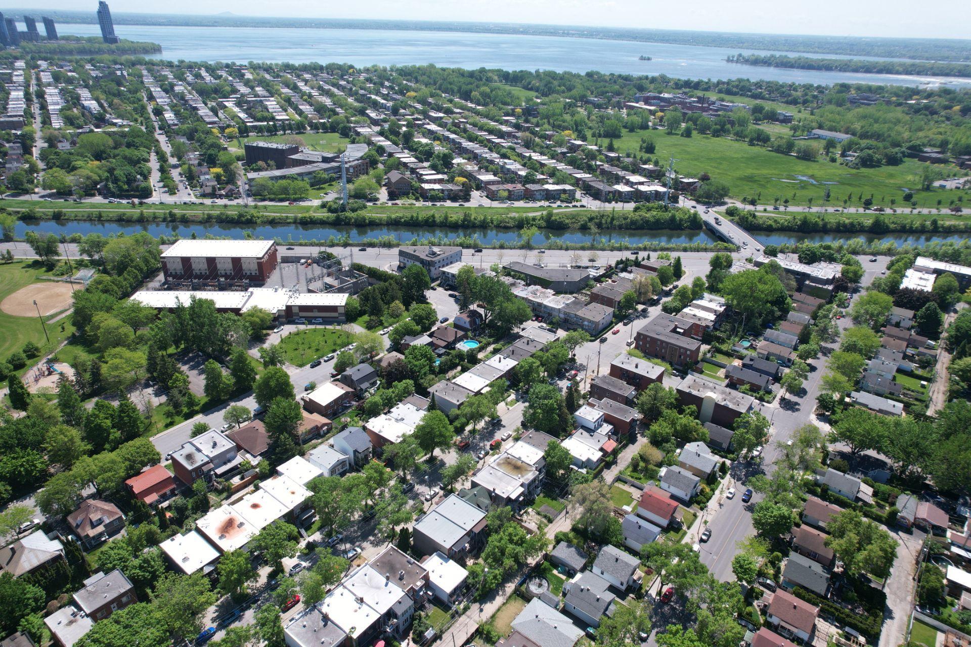 









6981

 - 6983


Rue Briand

,
Montréal (Le Sud-Ouest),




QC
H4E3L7

