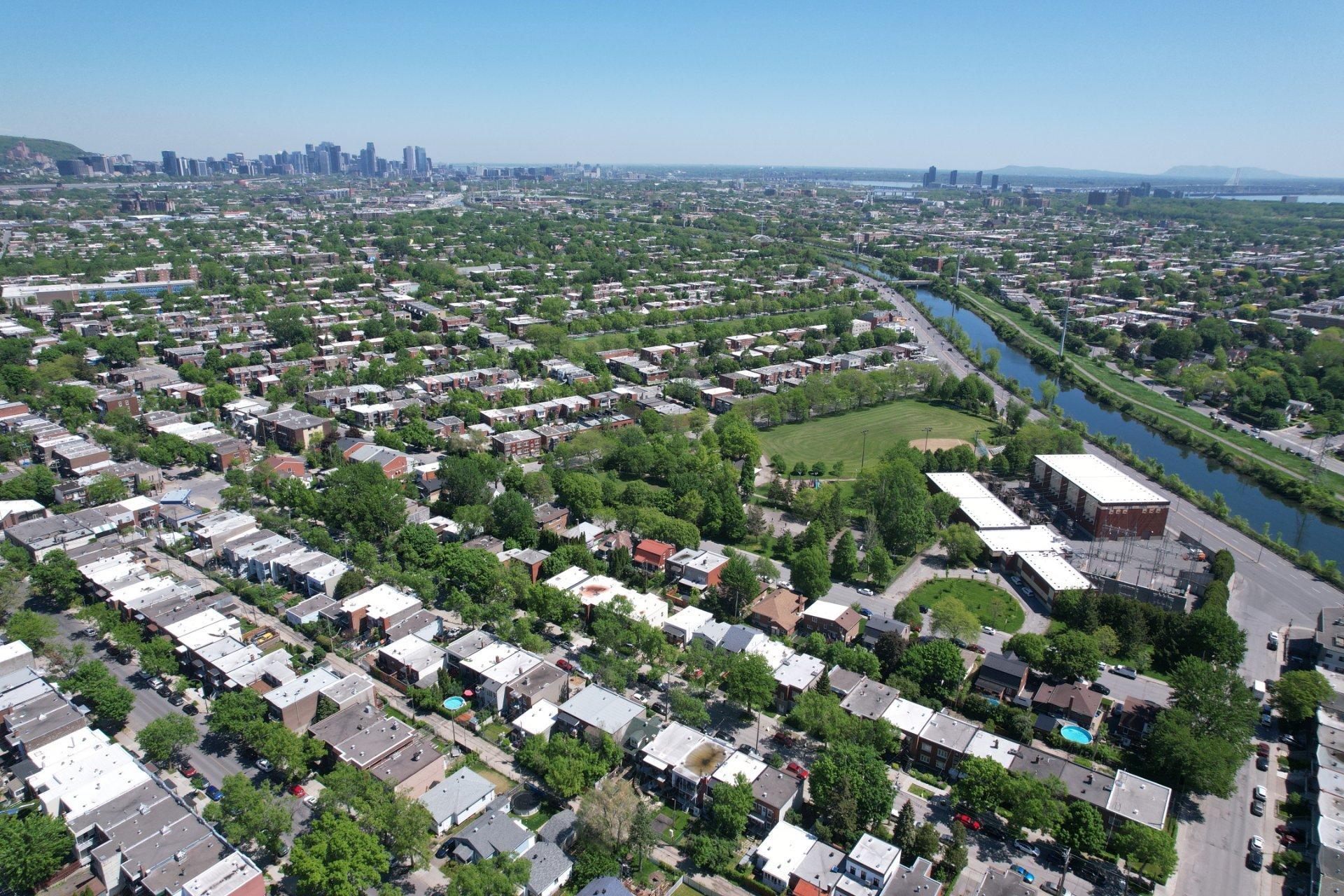 









6981

 - 6983


Rue Briand

,
Montréal (Le Sud-Ouest),




QC
H4E3L7

