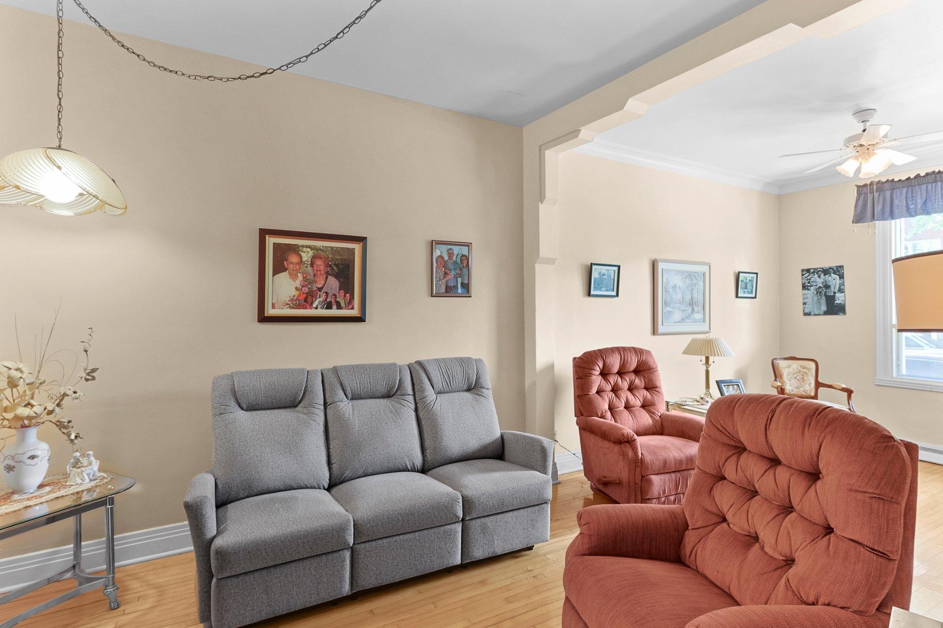 









6981

 - 6983


Rue Briand

,
Montréal (Le Sud-Ouest),




QC
H4E3L7

