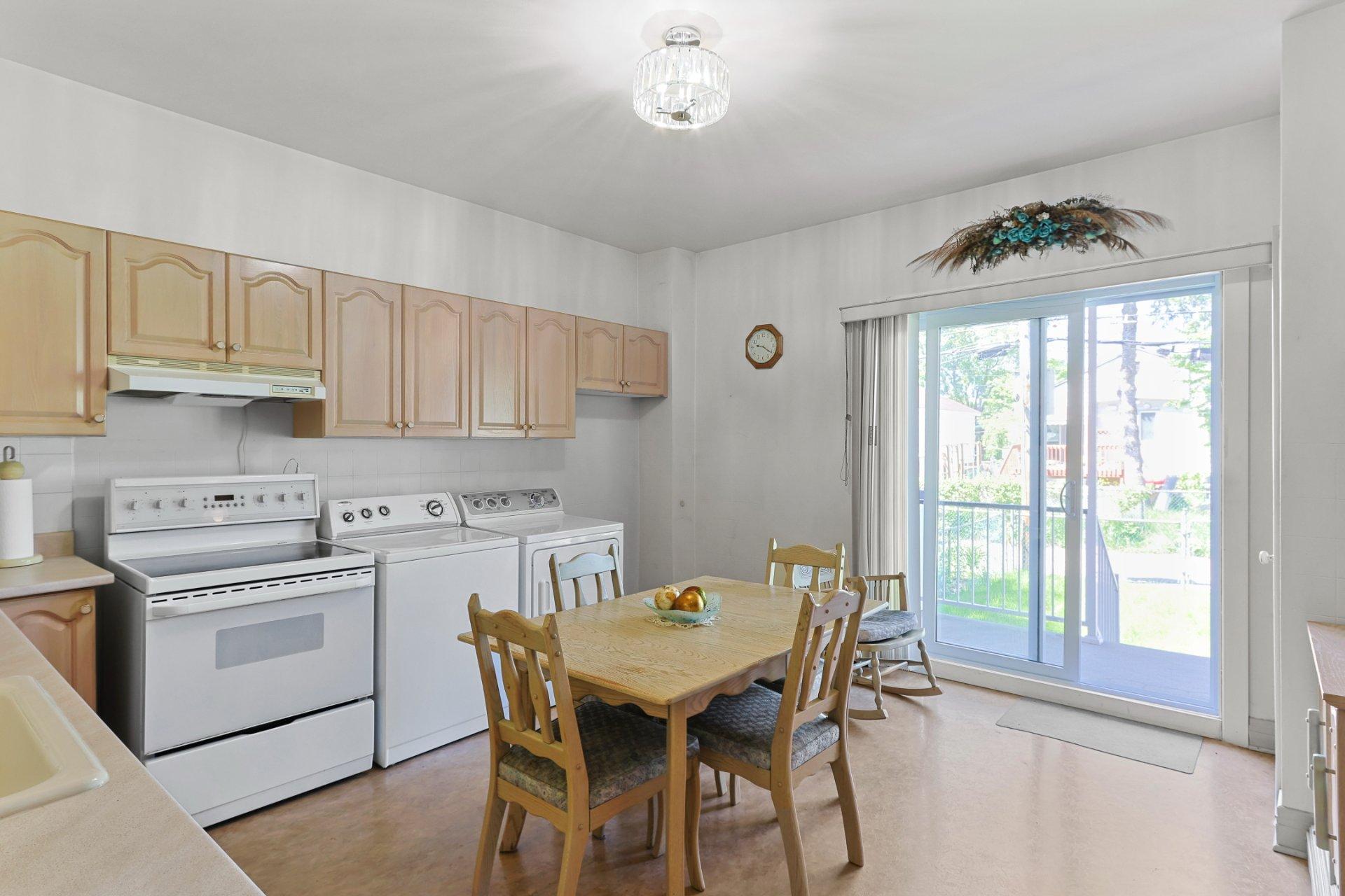 









6981

 - 6983


Rue Briand

,
Montréal (Le Sud-Ouest),




QC
H4E3L7

