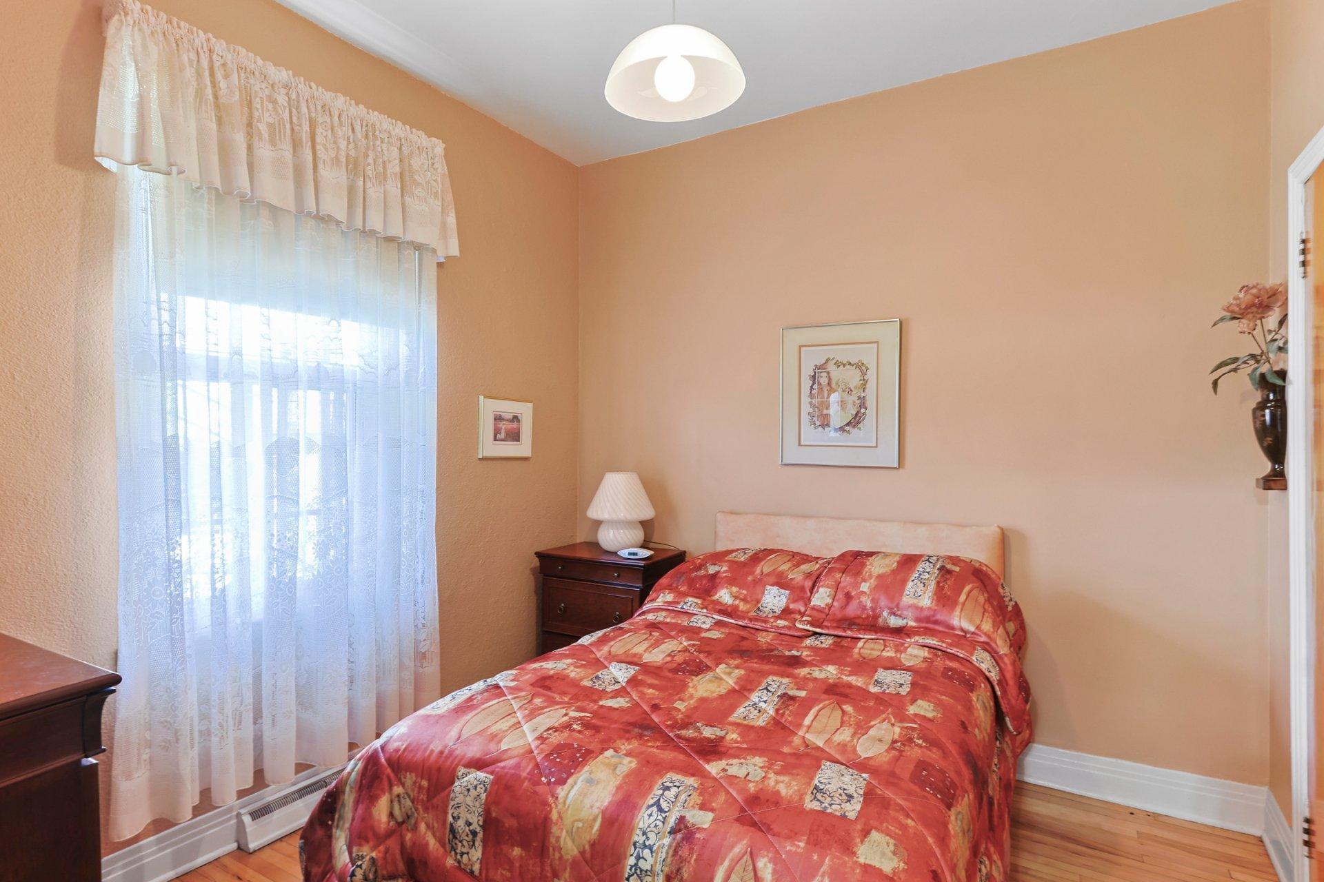









6981

 - 6983


Rue Briand

,
Montréal (Le Sud-Ouest),




QC
H4E3L7

