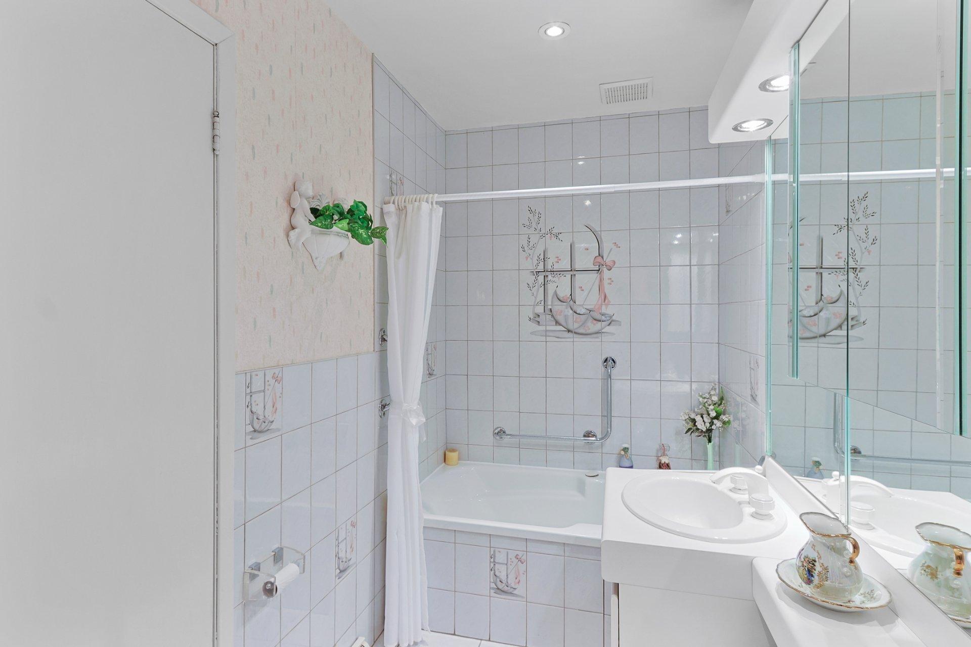 









6981

 - 6983


Rue Briand

,
Montréal (Le Sud-Ouest),




QC
H4E3L7

