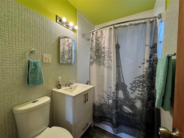 









1214


Troy

AVE,
Winnipeg,




MB
R2X 1E5

