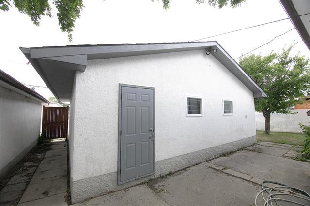 









1214


Troy

AVE,
Winnipeg,




MB
R2X 1E5

